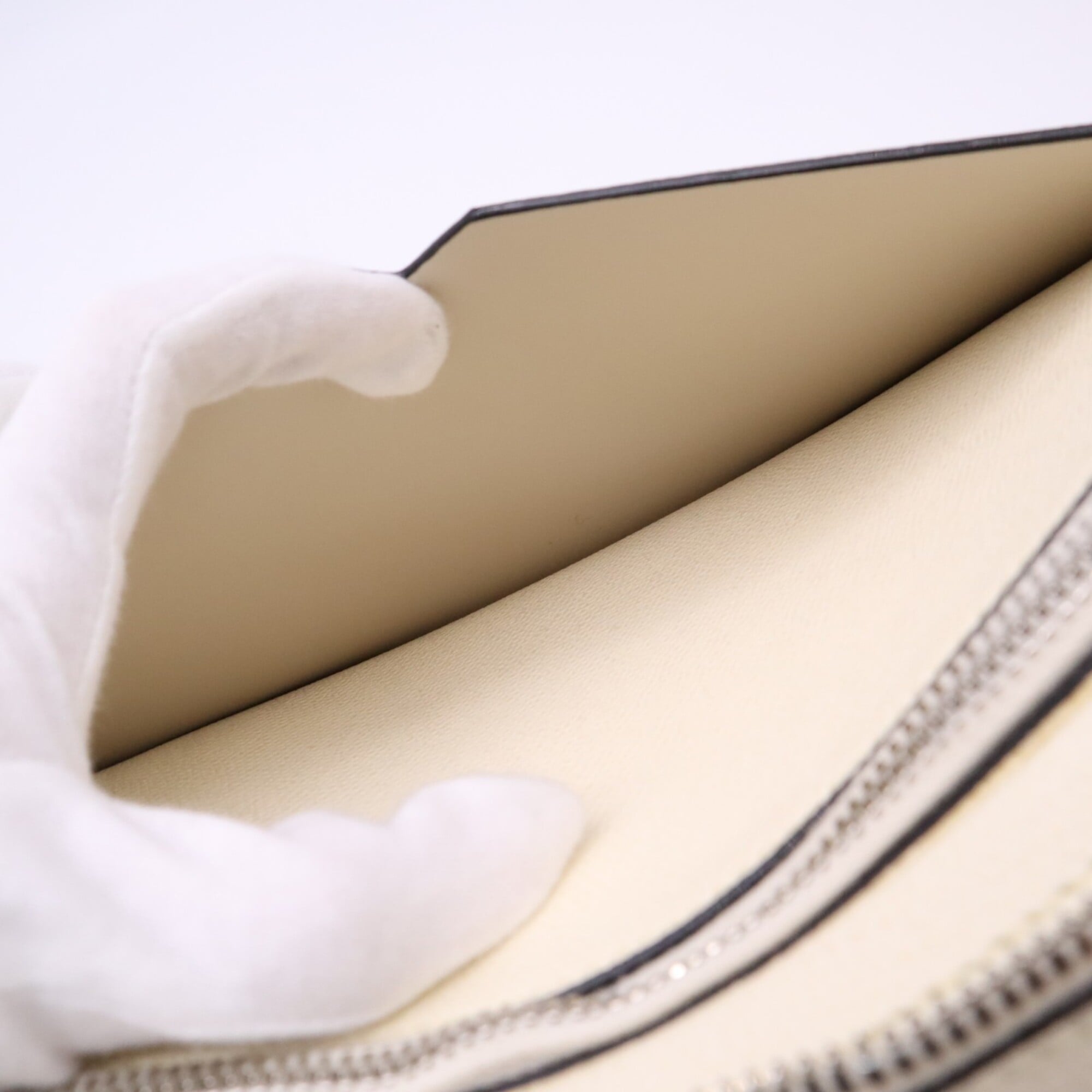 Valextra Ivory Leather Shoulder Bag (Pre-Owned)