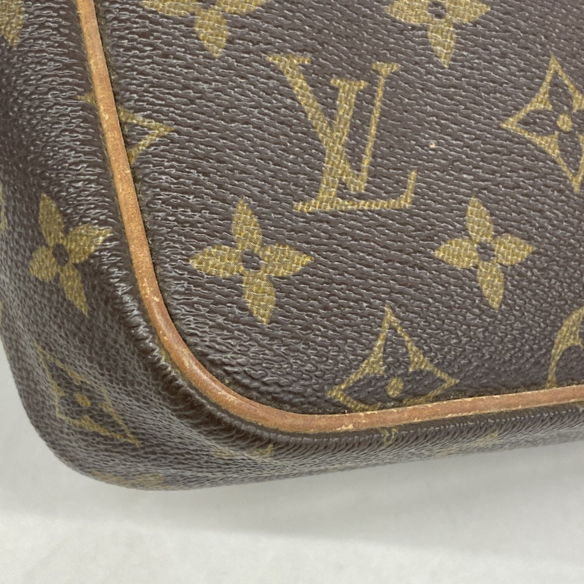 Louis Vuitton Brown Clutch Bag (Pre-Owned)
