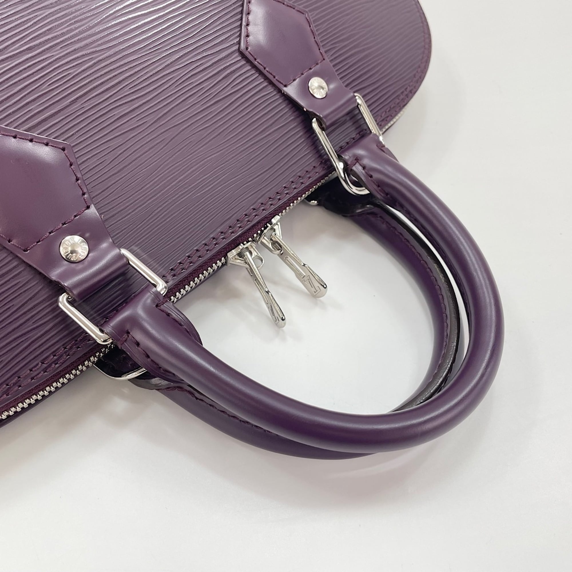 Louis Vuitton Purple Handbag (Pre-Owned)