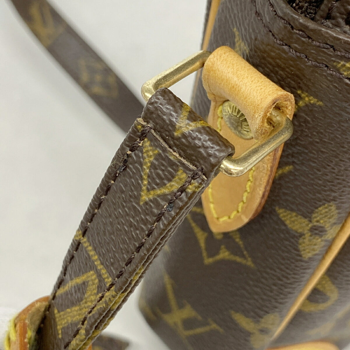 Louis Vuitton Brown Shoulder Bag (Pre-Owned)