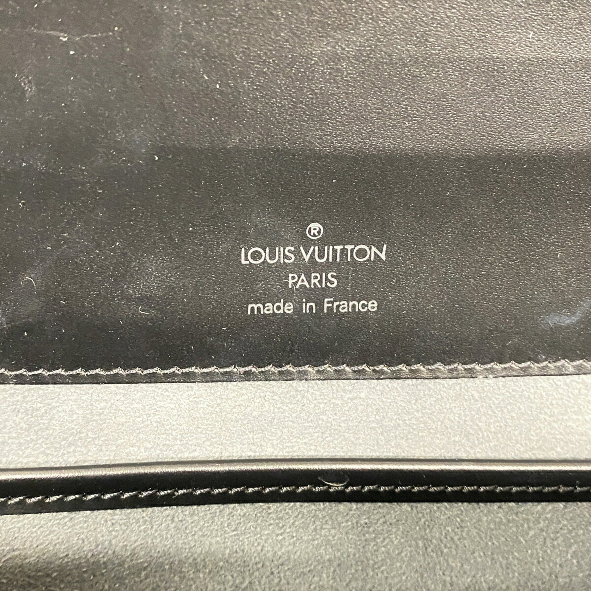 Louis Vuitton Noir Shoulder Bag (Pre-Owned)