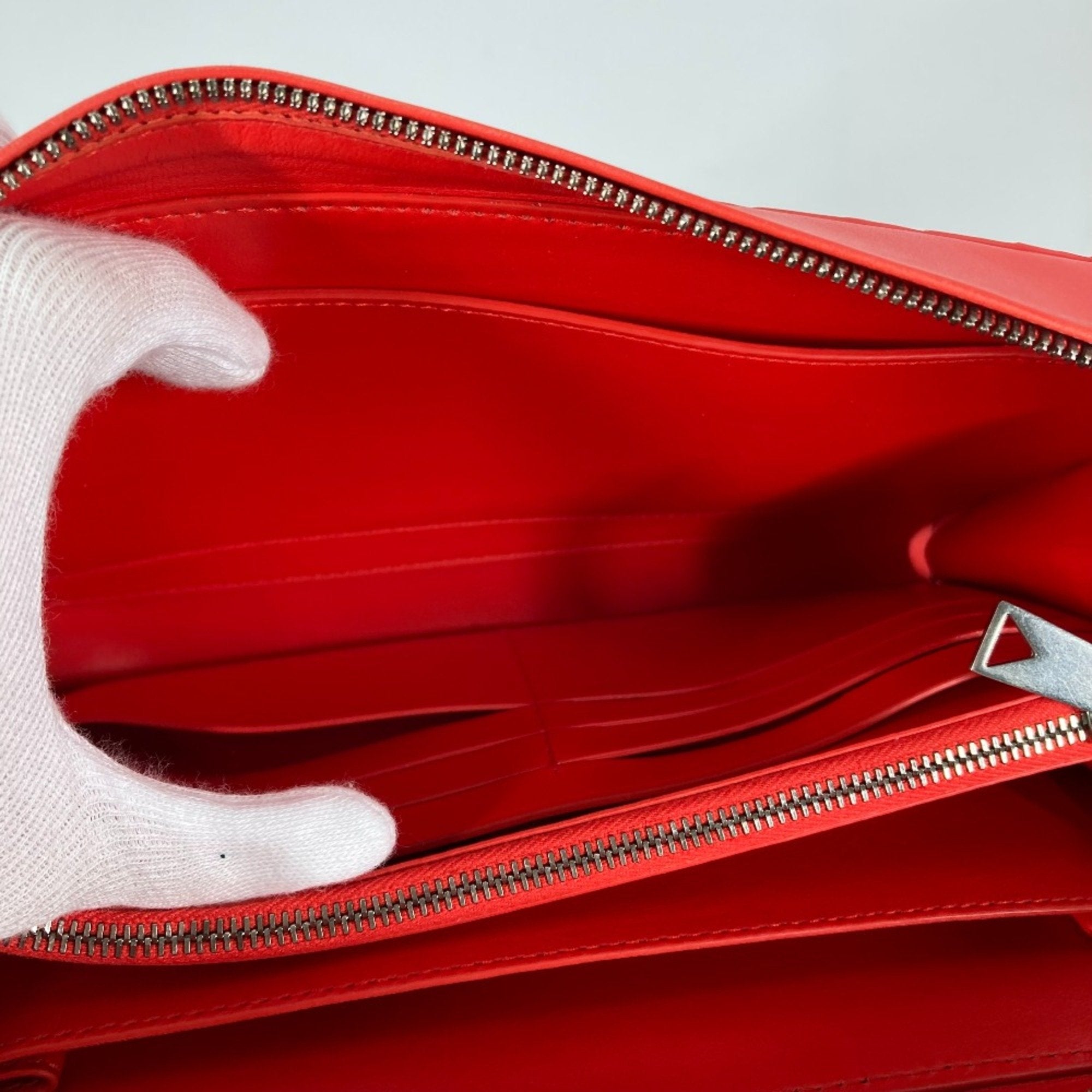 Bottega Veneta Red Leather Clutch Bag (Pre-Owned)