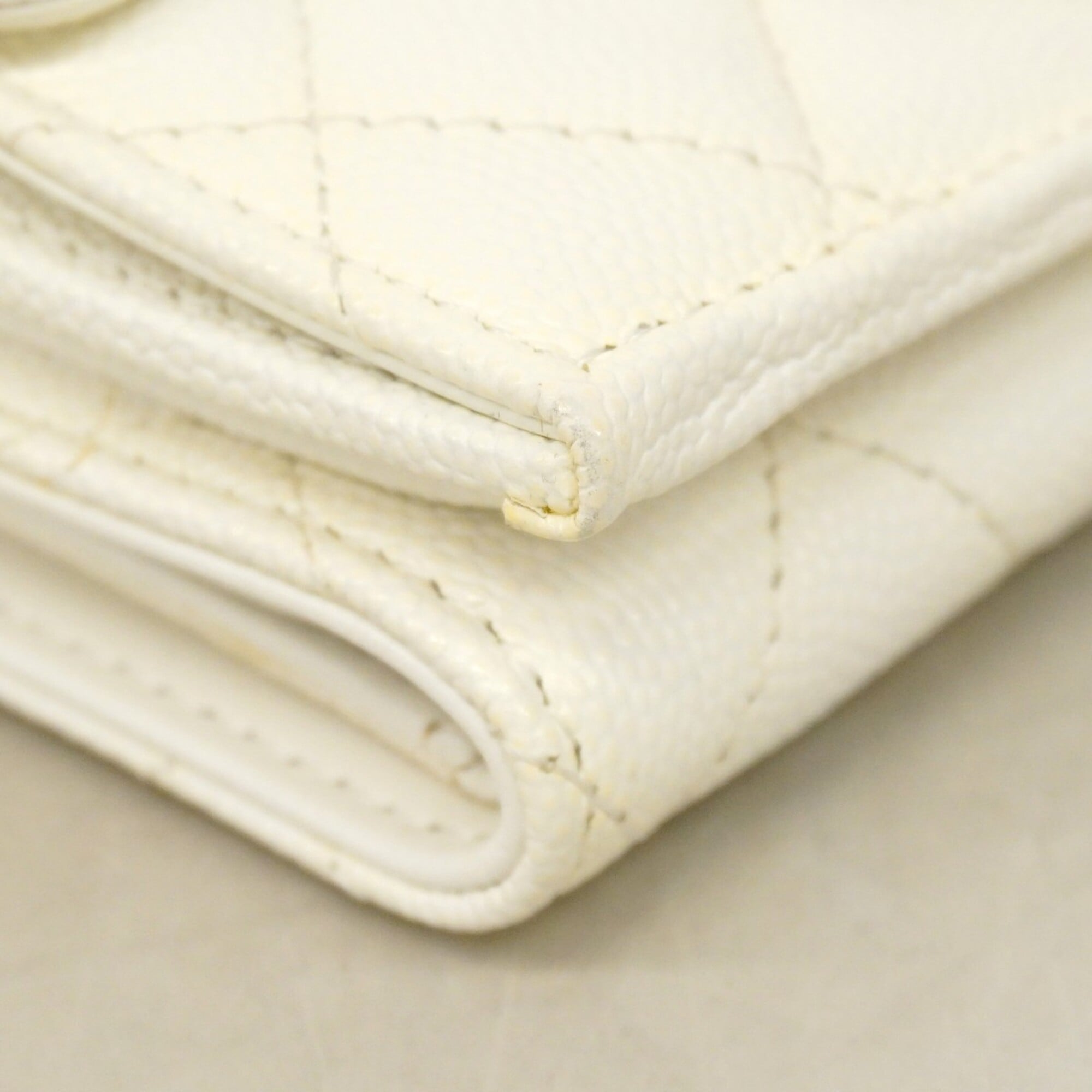 Chanel White Grained Calfskin Wallet (Tri-Fold) (Pre-Owned)