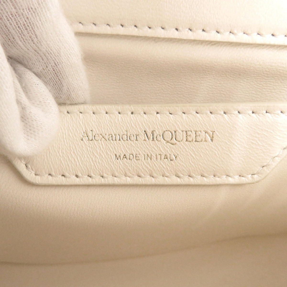 Alexander Mcqueen Ivory Leather Shoulder Bag (Pre-Owned)