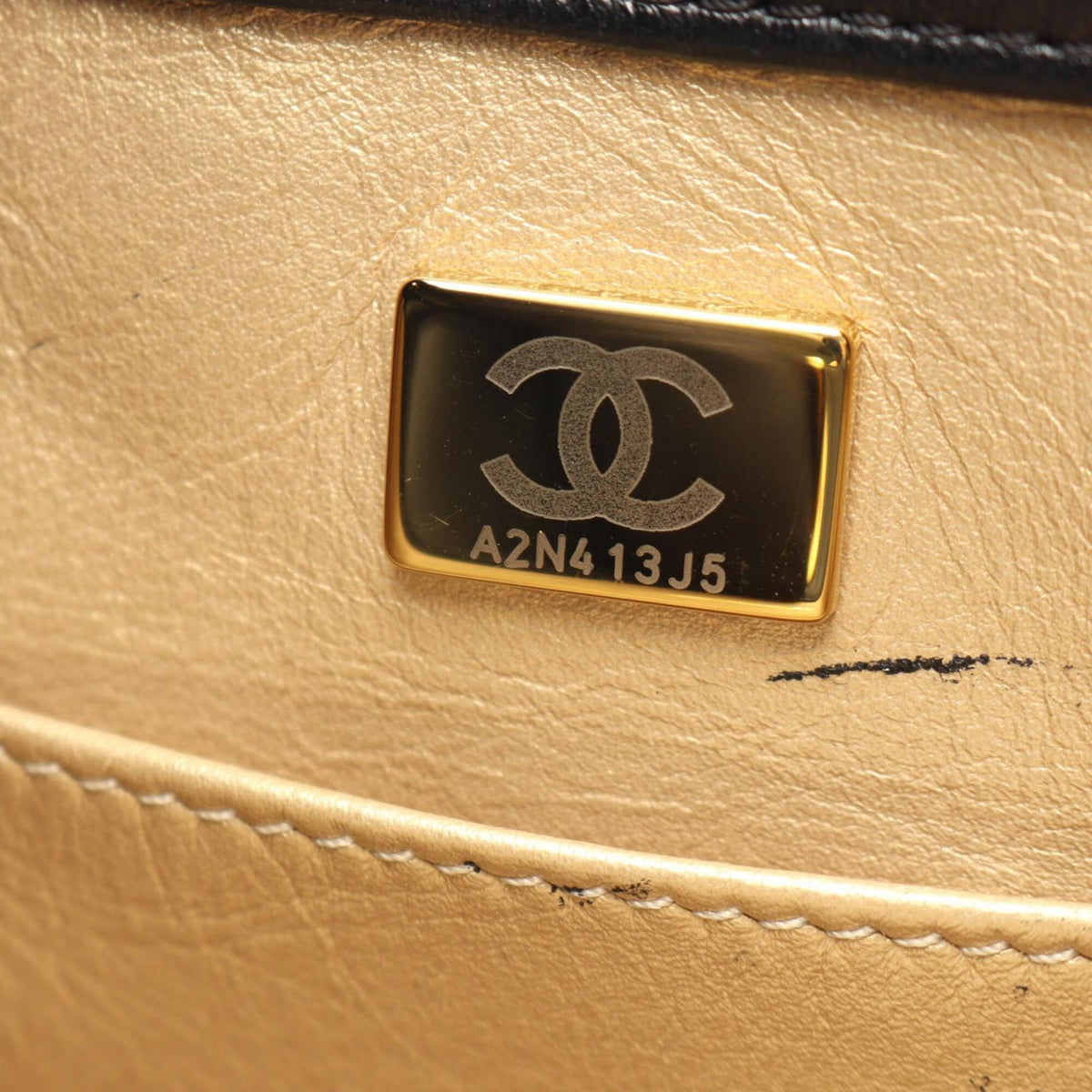 Chanel Matelasse Black Leather Handbag Shoulder Bag (Pre-Owned)