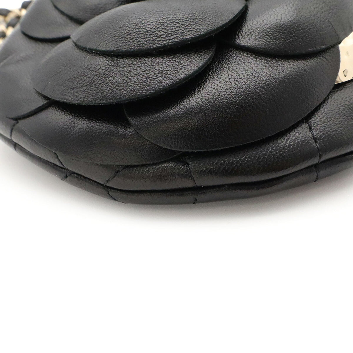 Chanel Black Leather Pochette Shoulder Bag (Pre-Owned)