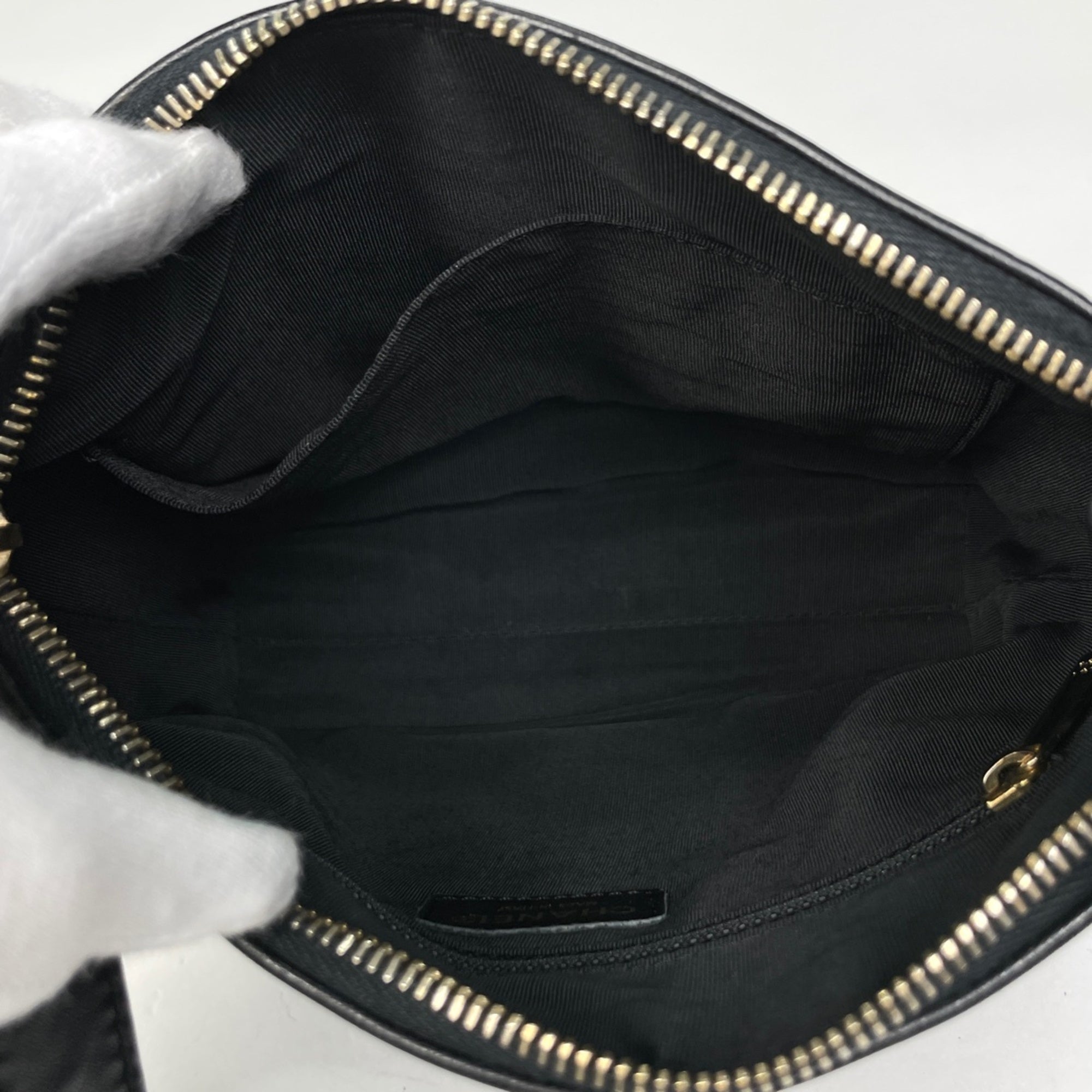 Chanel Black Leather Handbag Shoulder Bag (Pre-Owned)