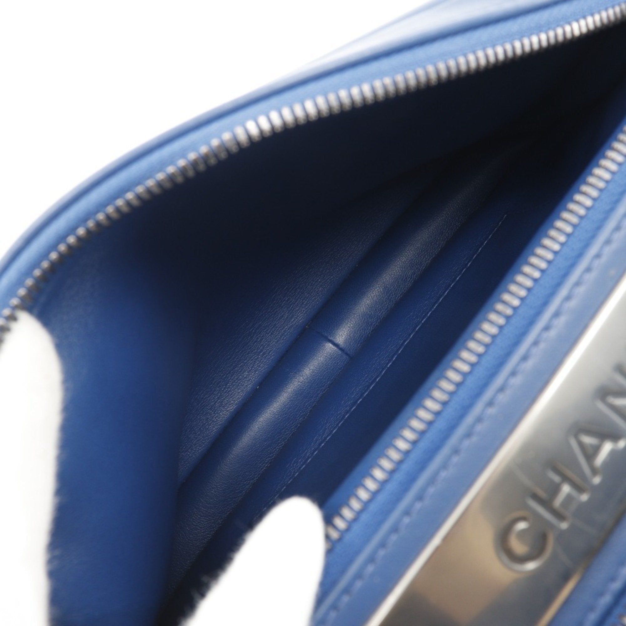 Chanel Blue Leather Handbag (Pre-Owned)