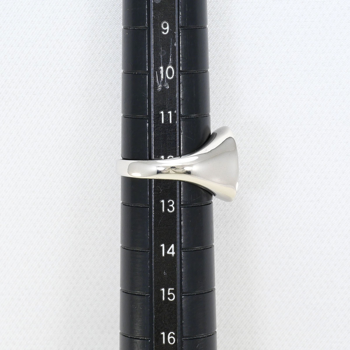 Unbranded White Gold White Gold (18K) Band Ring (Pre-Owned)