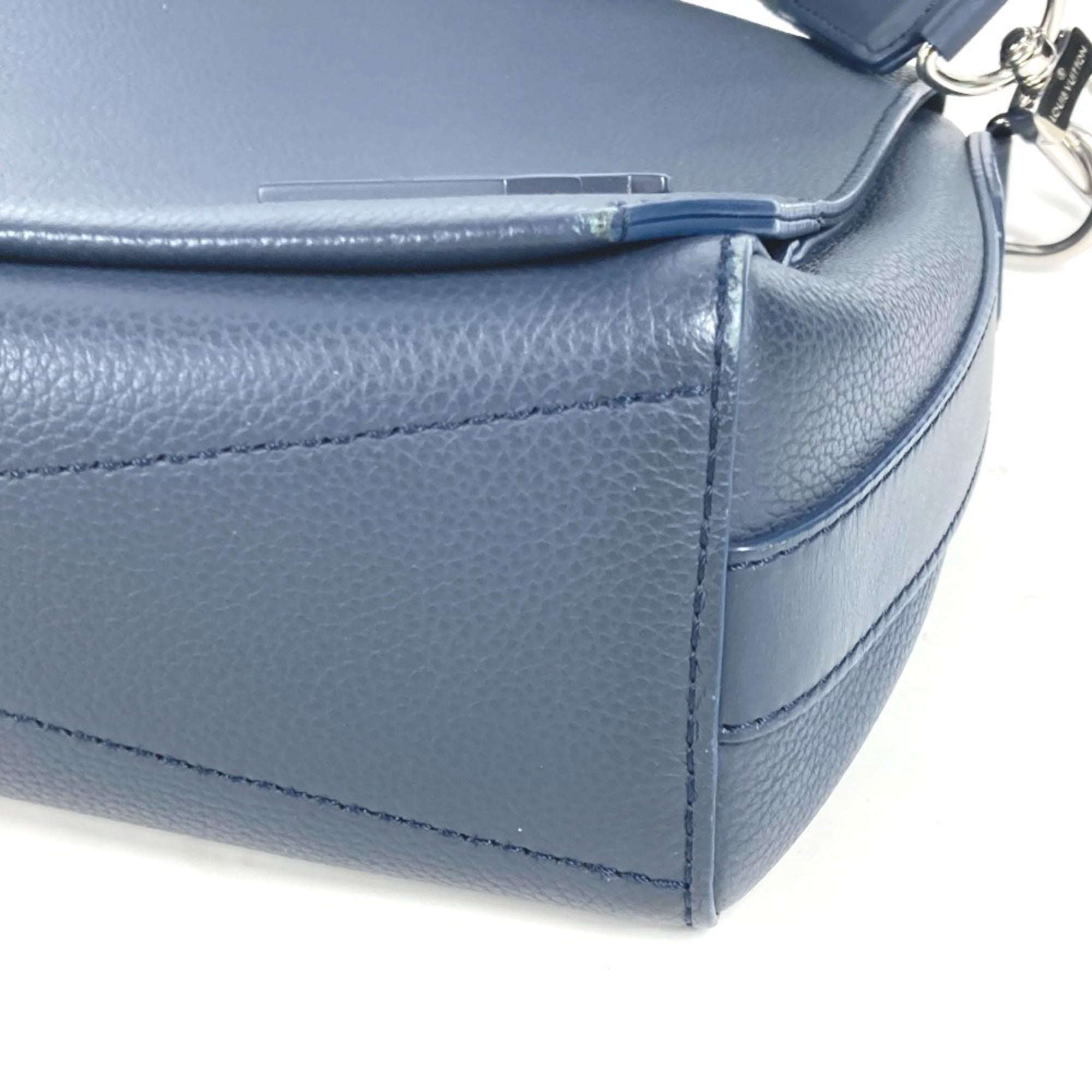 Louis Vuitton Navy Leather Shoulder Bag (Pre-Owned)