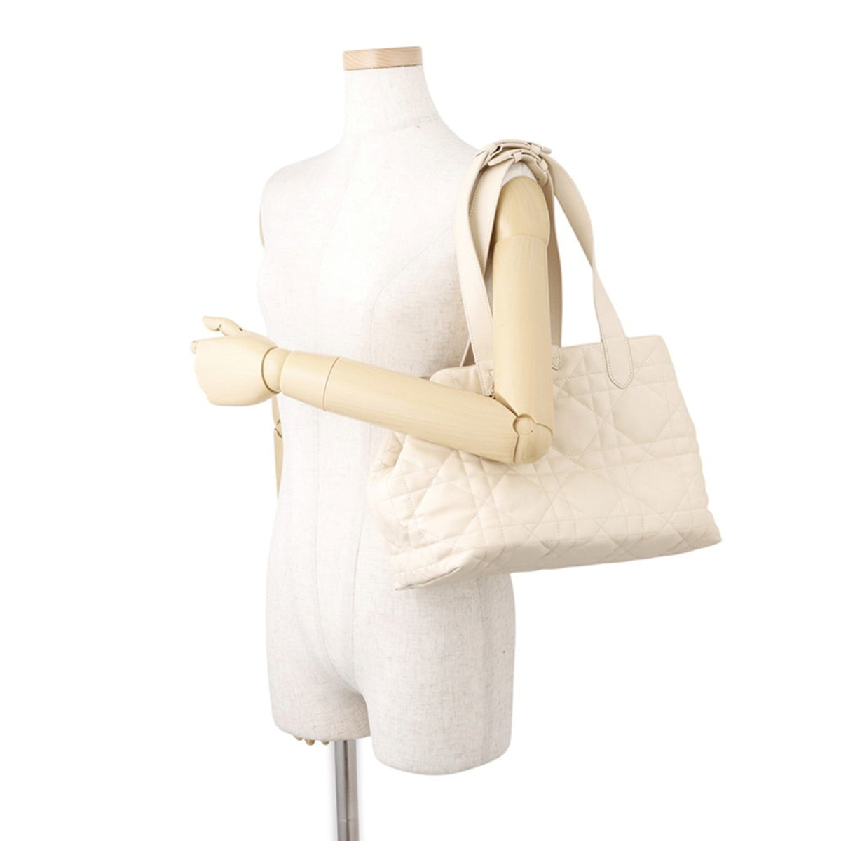 Christian Dior Ivory Leather Handbag (Pre-Owned)