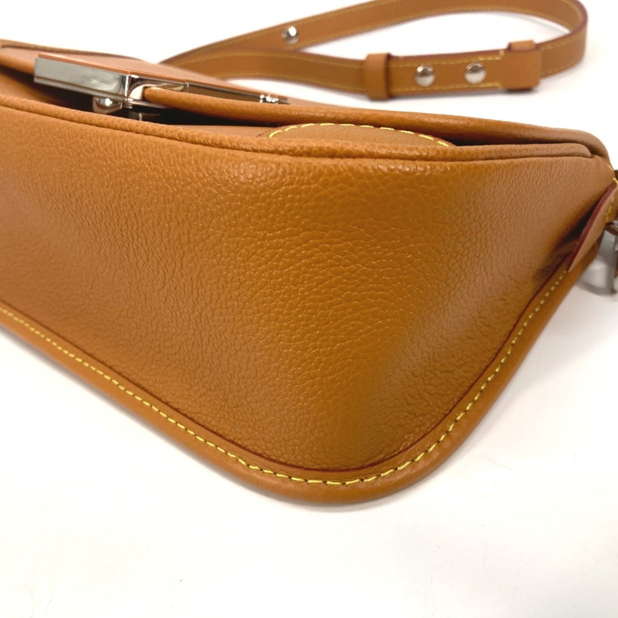 Louis Vuitton Beige Epi Leather Pochette Shoulder Bag (Pre-Owned)