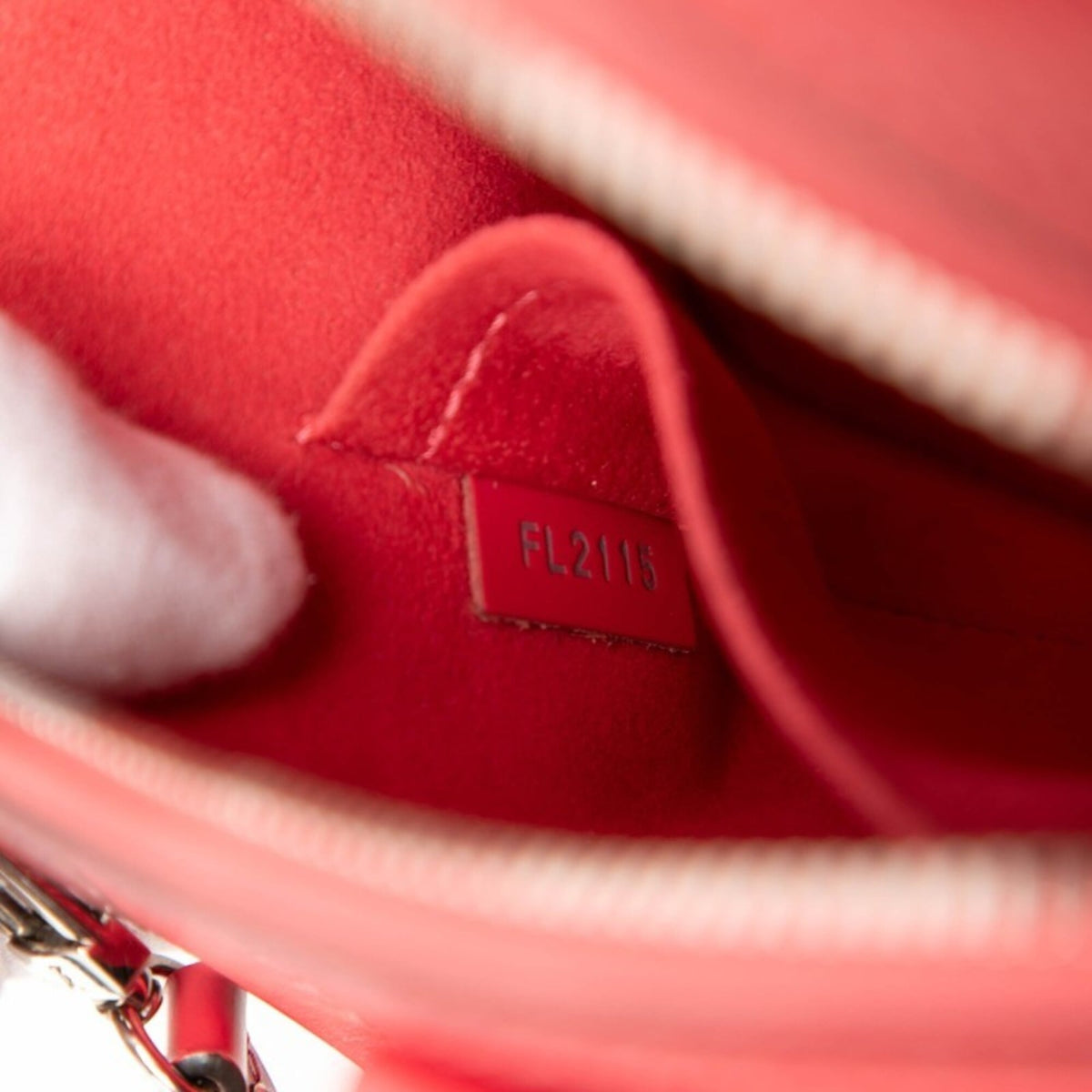 Louis Vuitton Red Color Leather Handbag Shoulder Bag (Pre-Owned)