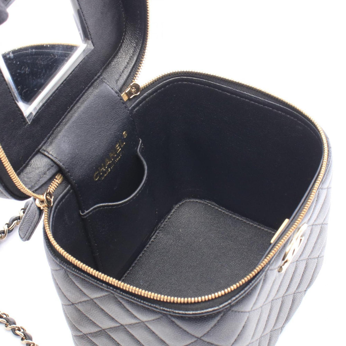 Chanel Black Grained Calfskin Handbag Shoulder Bag (Pre-Owned)
