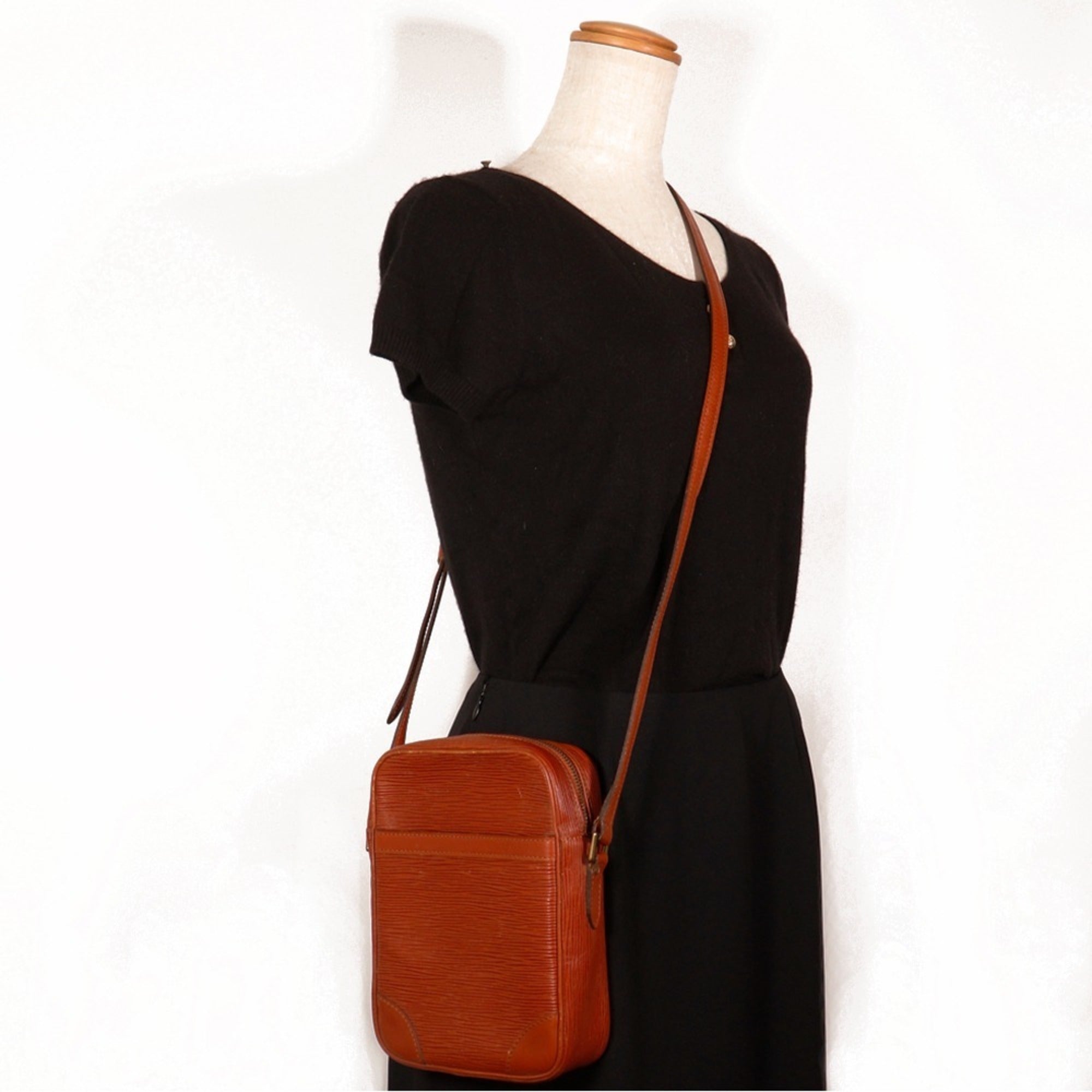 Louis Vuitton Brown Epi Leather Shoulder Bag (Pre-Owned)