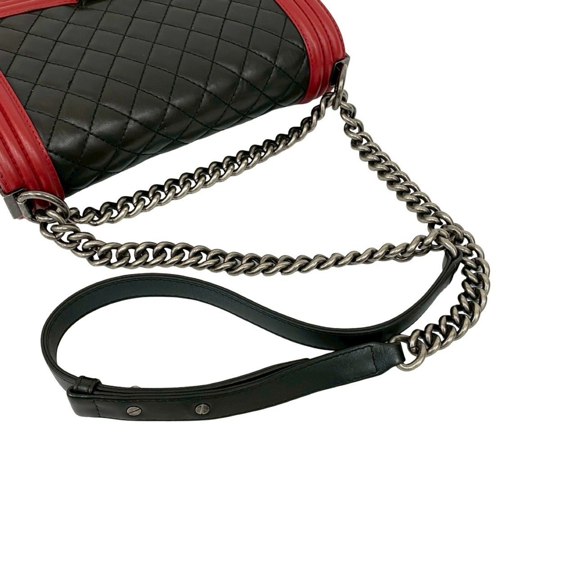Chanel Black Red Color Leather Shoulder Bag (Pre-Owned)