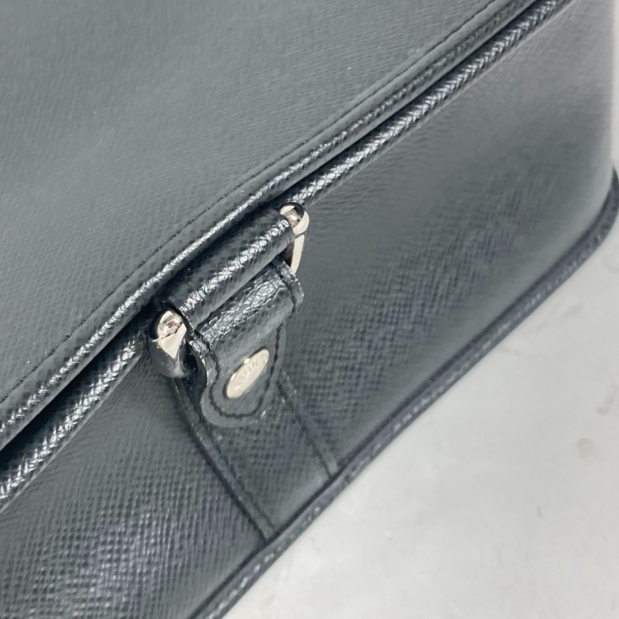 Louis Vuitton Ardoise Black Taiga Leather Messenger Bag Shoulder Bag (Pre-Owned)