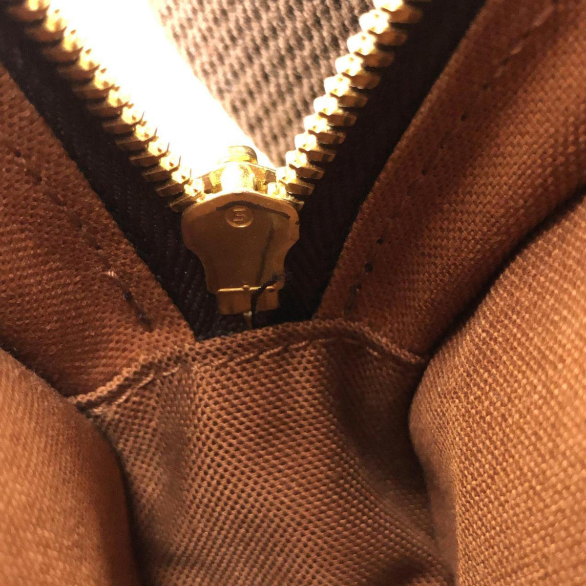 Louis Vuitton Marron Coated Canvas Shoulder Bag (Pre-Owned)