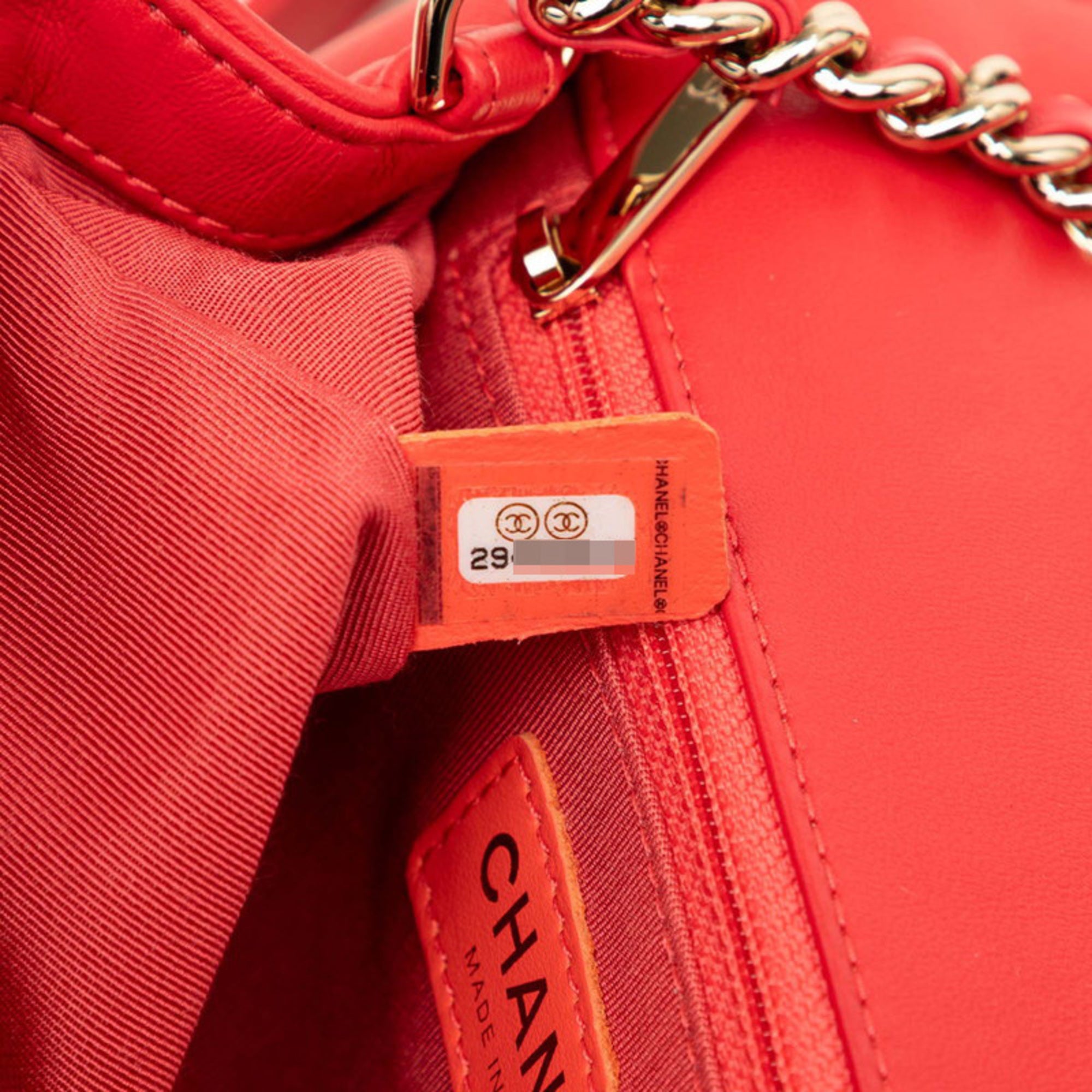 Chanel Red Color Leather Shoulder Bag (Pre-Owned)