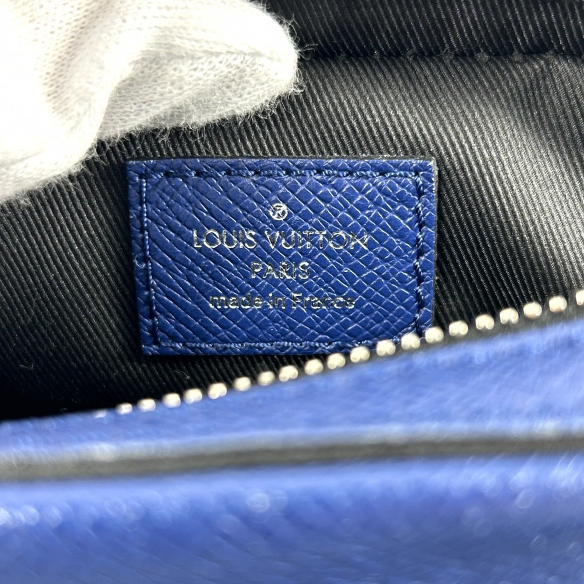 Louis Vuitton Taigarama Blue Cobalt Taigarama Shoulder Bag (Pre-Owned)