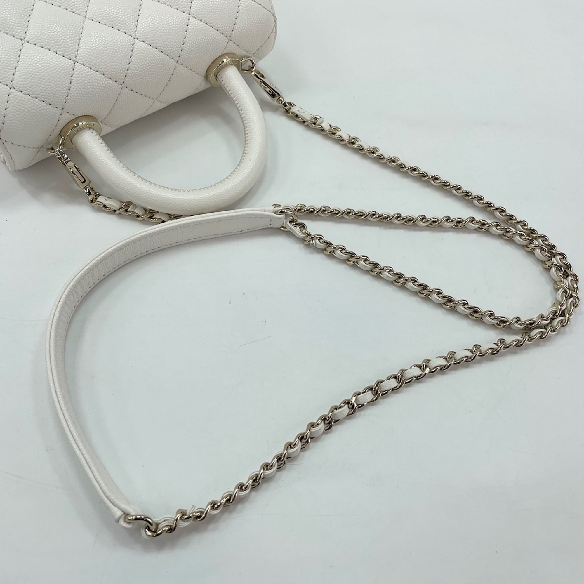 Chanel White Handbag (Pre-Owned)