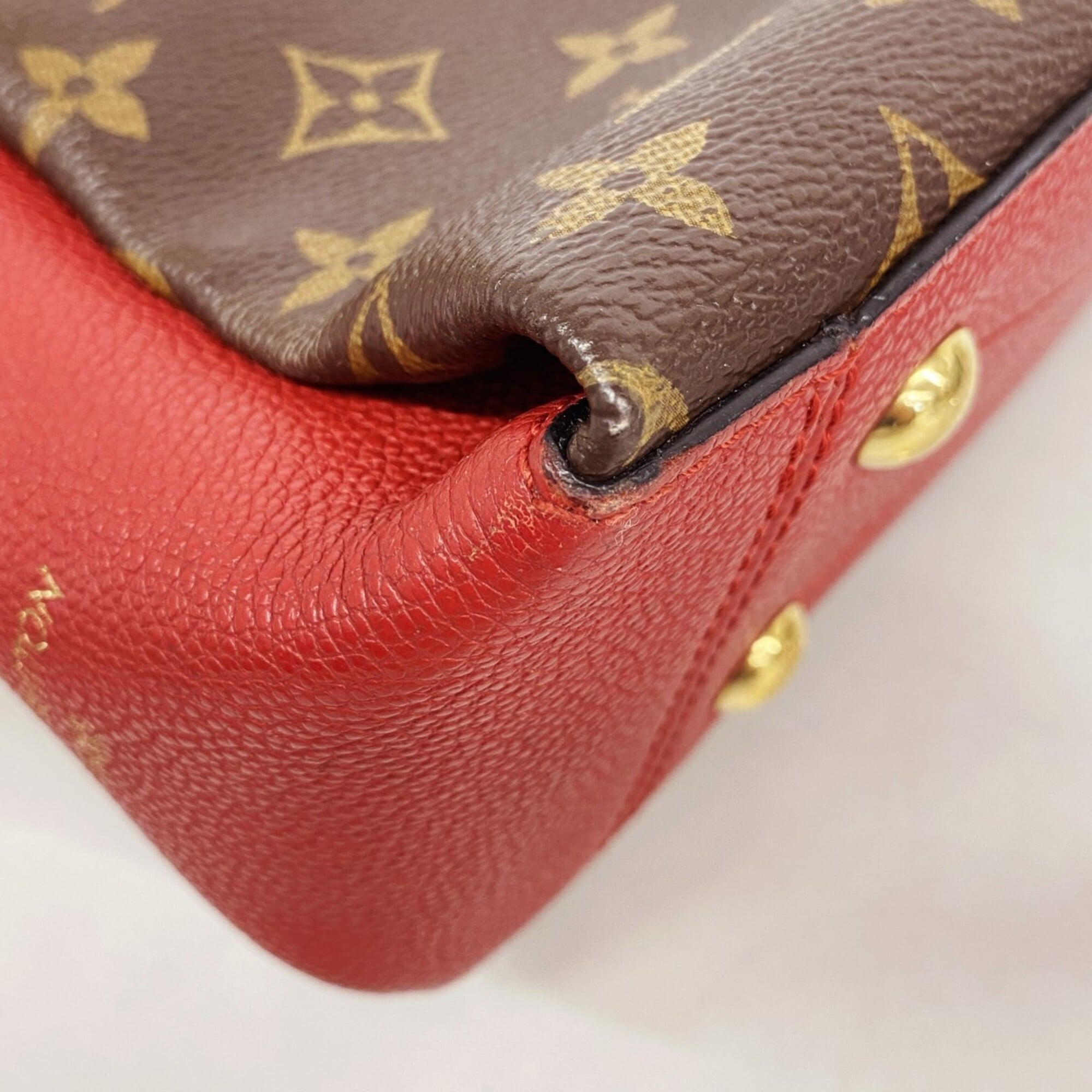 Louis Vuitton Cerise Shoulder Bag (Pre-Owned)
