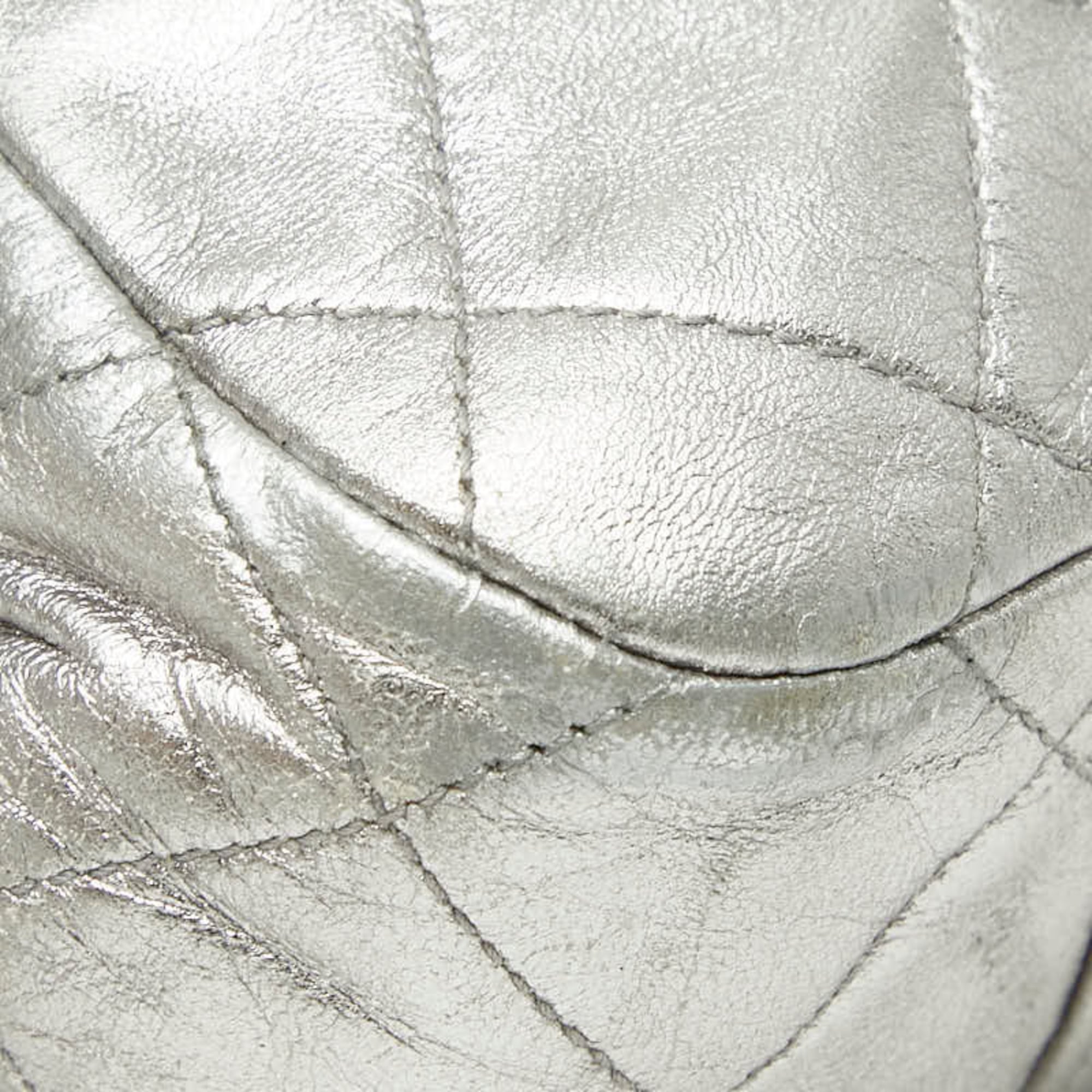 Chanel Matelasse Silver Leather Shoulder Bag (Pre-Owned)