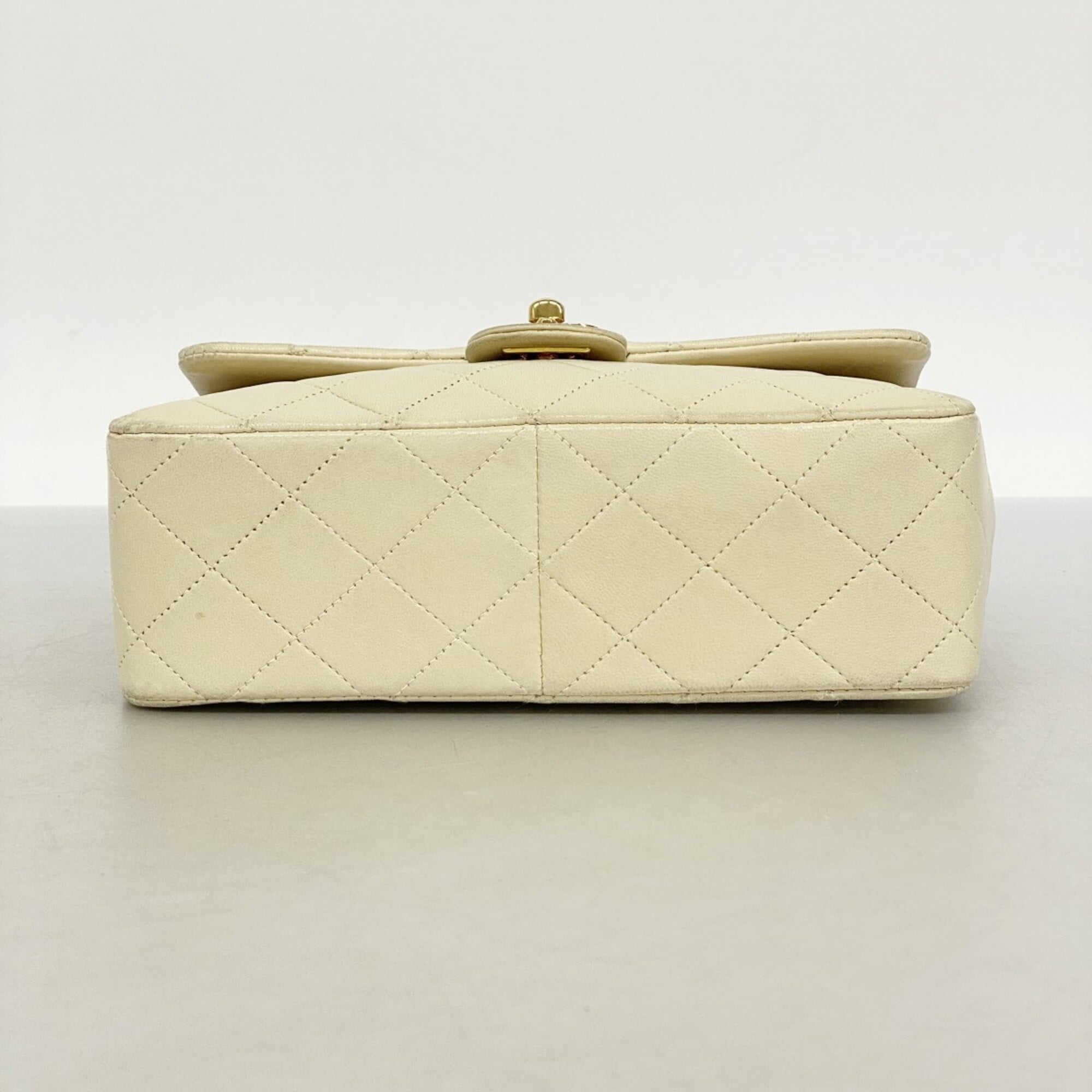 Chanel Beige Leather Shoulder Bag (Pre-Owned)