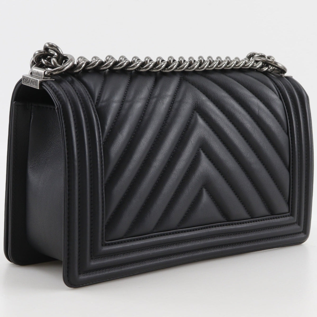 Chanel Black Leather Shoulder Bag (Pre-Owned)