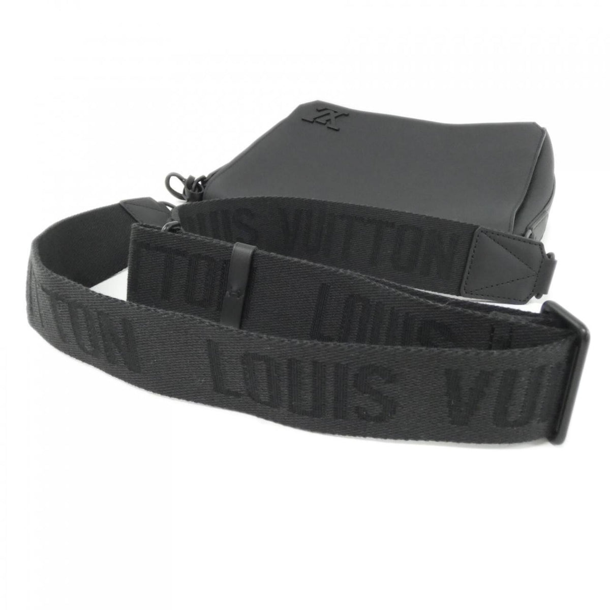 Louis Vuitton Black Leather Shoulder Bag (Pre-Owned)