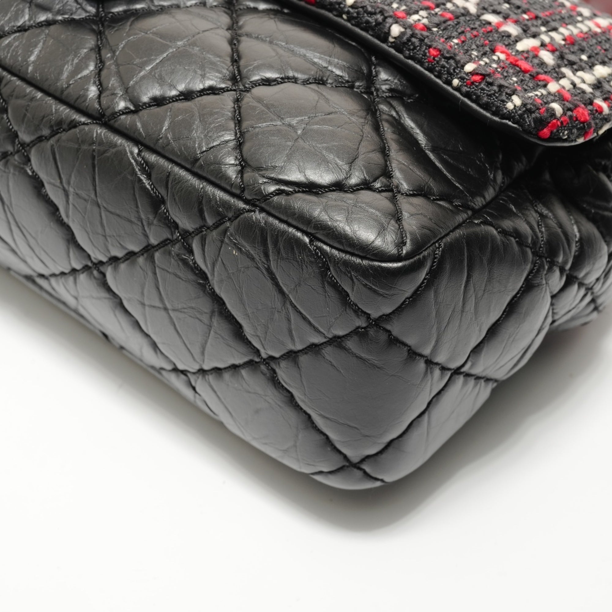 Chanel Matelasse Black Tweed Shoulder Bag (Pre-Owned)