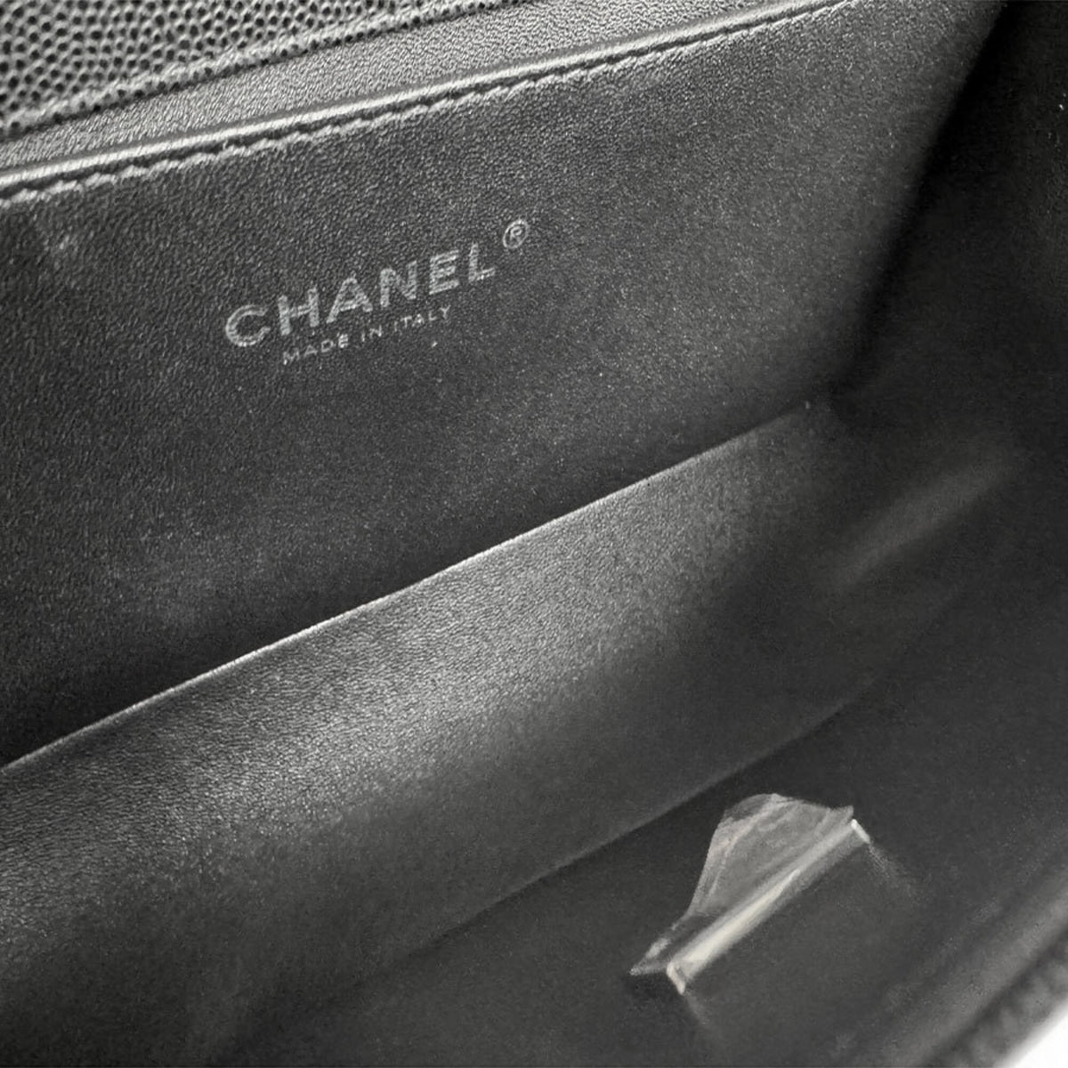 Chanel Black Grained Calfskin Shoulder Bag (Pre-Owned)