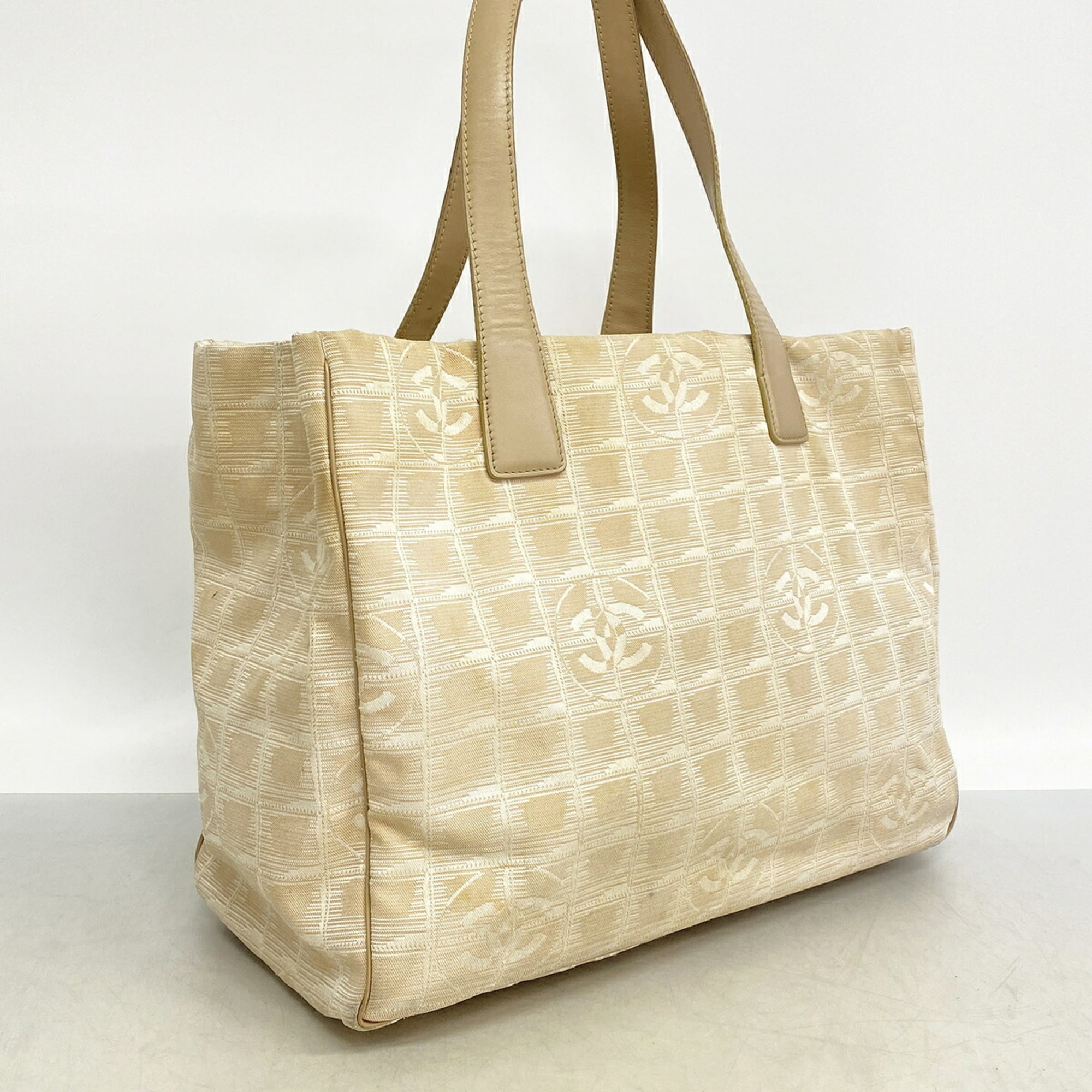 Chanel Beige Nylon Tote Bag (Pre-Owned)