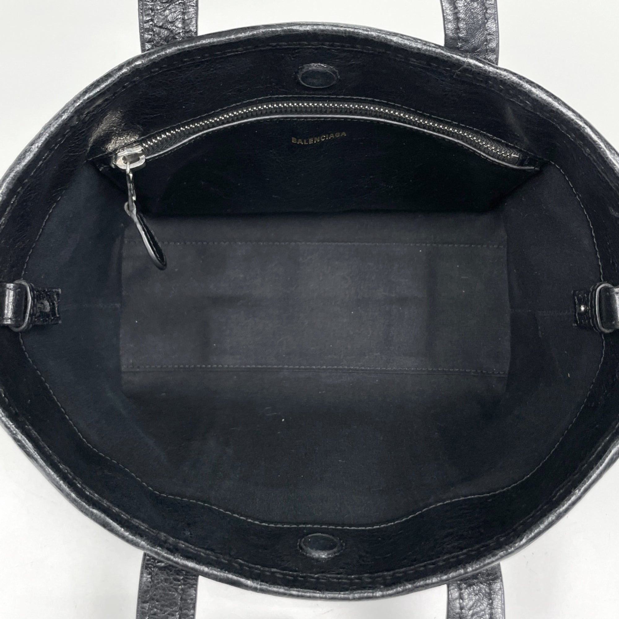 Balenciaga Black Leather Fanny Pack Handbag (Pre-Owned)
