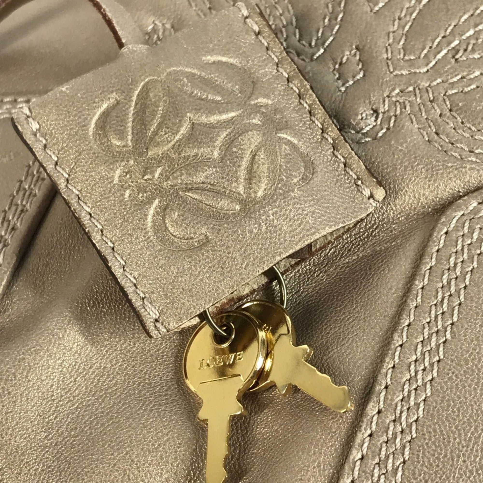 Loewe Amazona Gold Leather Handbag Tote Bag (Pre-Owned)