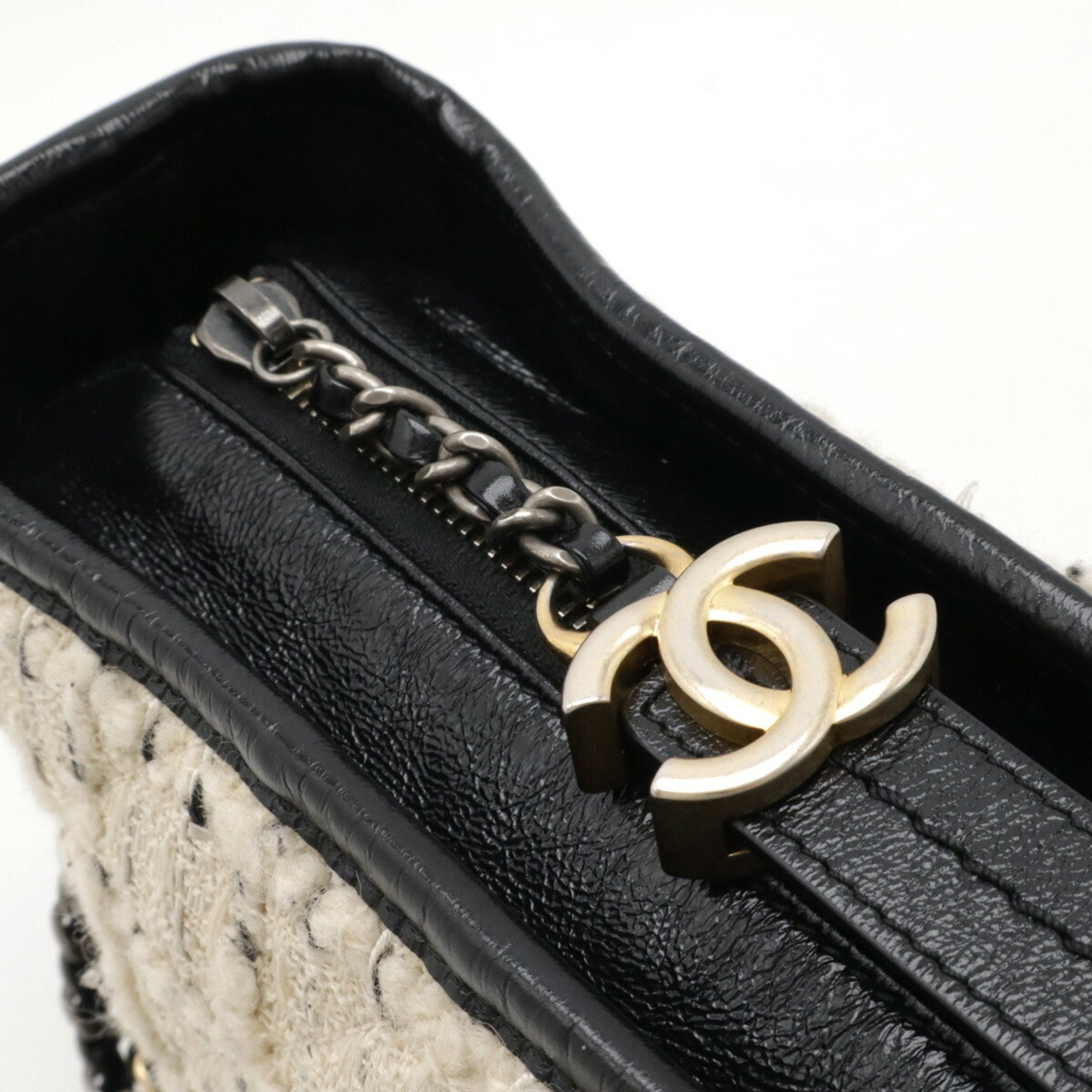 Chanel Black Ivory Tweed Leather Shoulder Bag (Pre-Owned)
