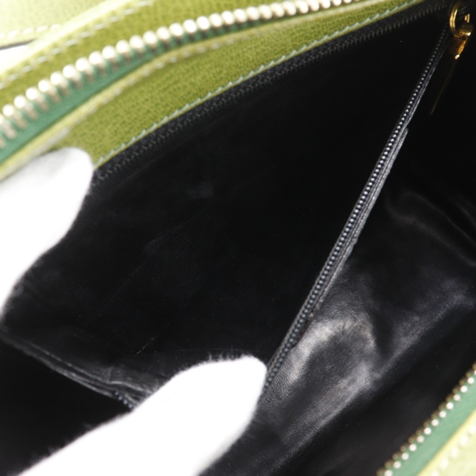 Salvatore Ferragamo Green Leather Shoulder Bag (Pre-Owned)