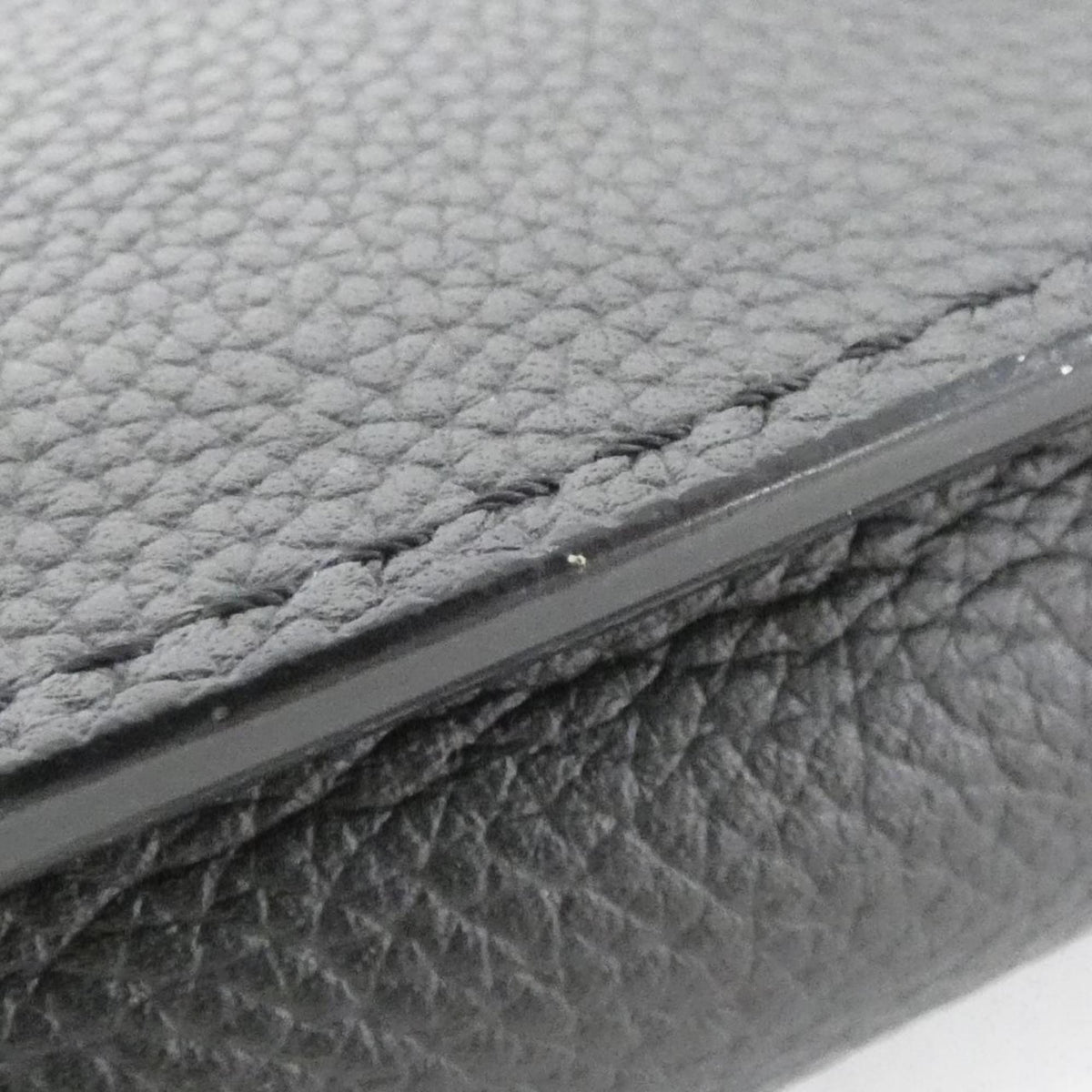 Louis Vuitton Black Leather Shoulder Bag (Pre-Owned)