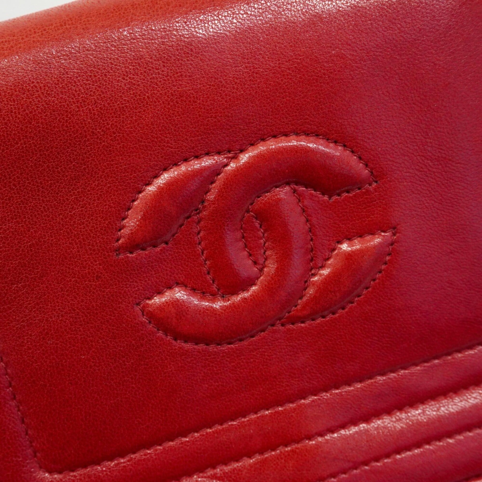 Chanel Red Color Leather Shoulder Bag (Pre-Owned)