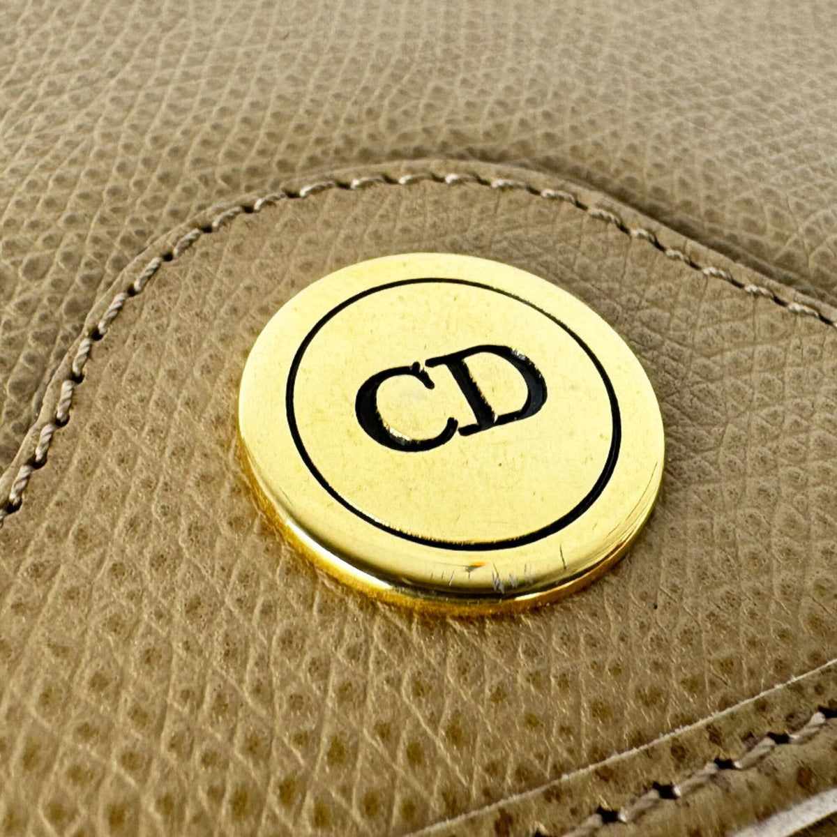 Christian Dior Beige Leather Shoulder Bag (Pre-Owned)