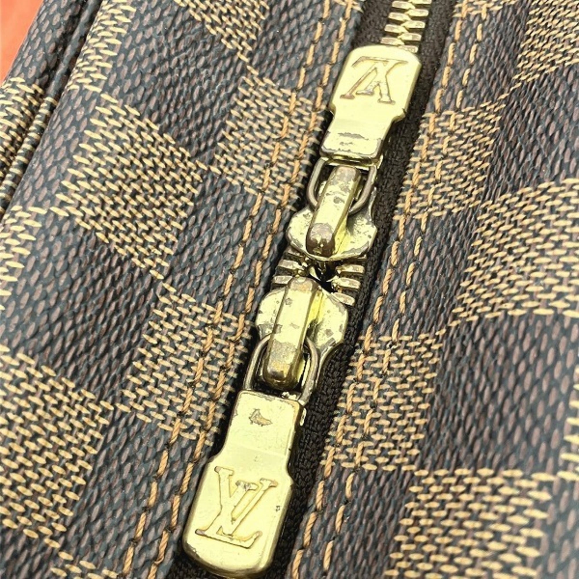 Louis Vuitton Brown Handbag Shoulder Bag (Pre-Owned)