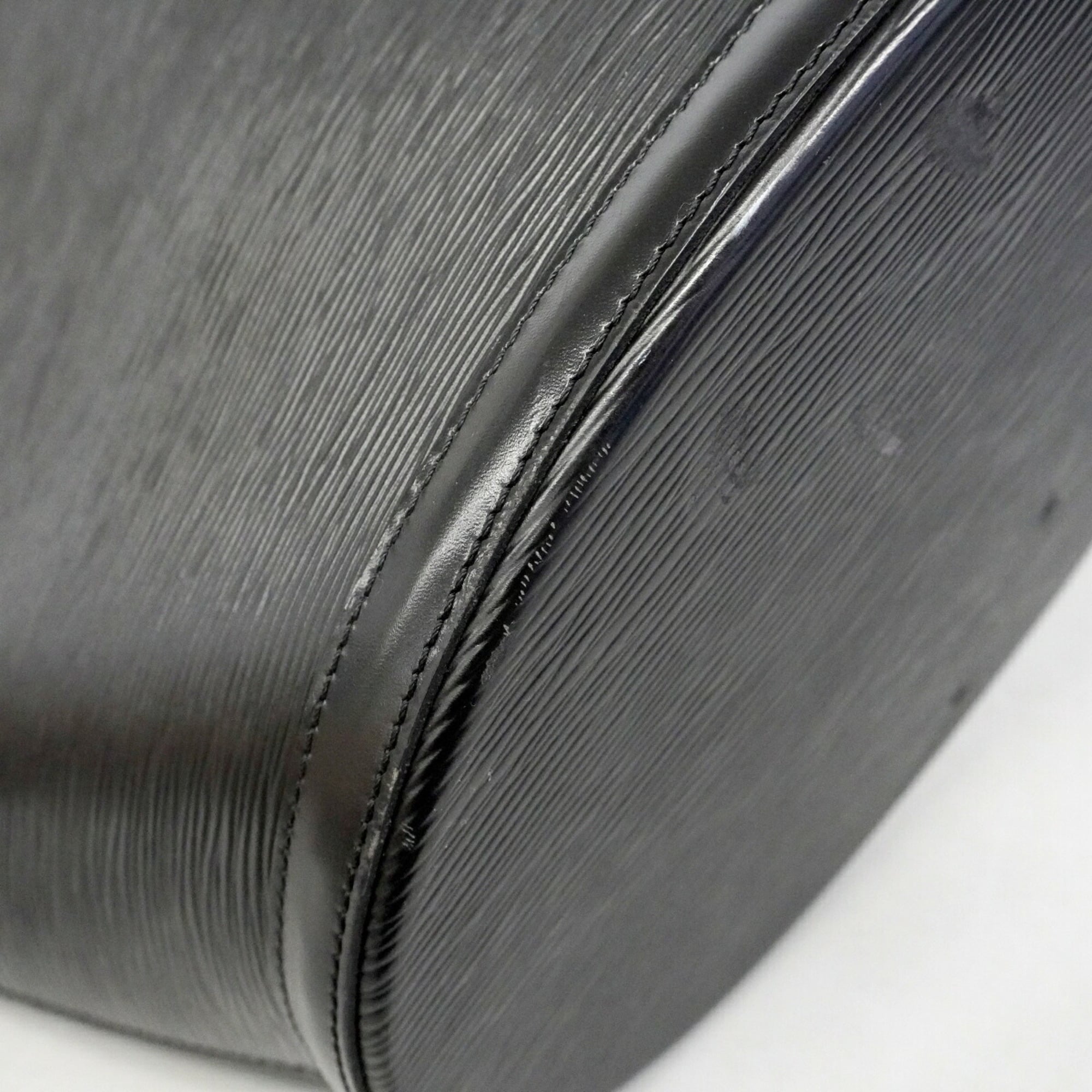Louis Vuitton Noir Shoulder Bag (Pre-Owned)