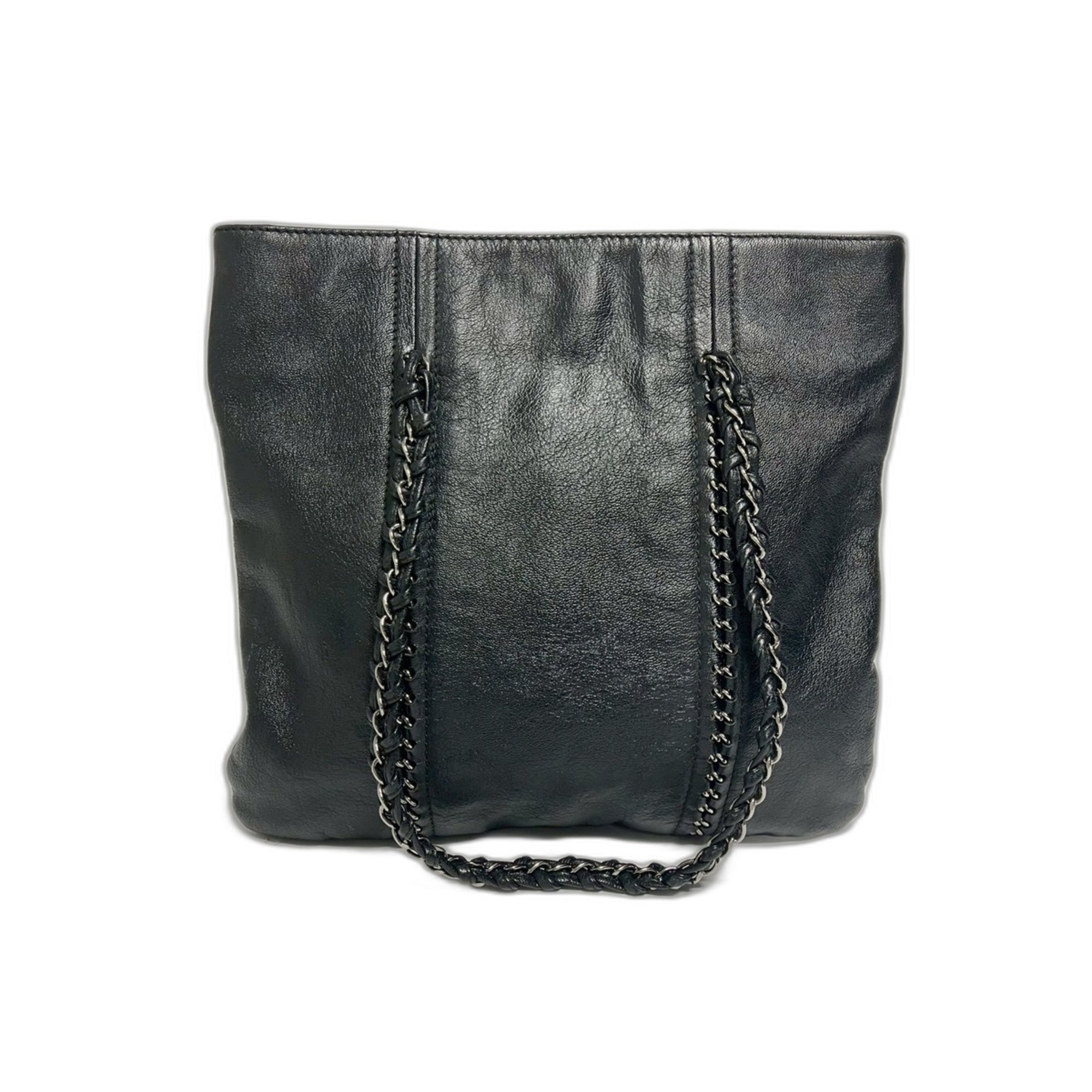 Chanel Black Leather Shoulder Bag (Pre-Owned)