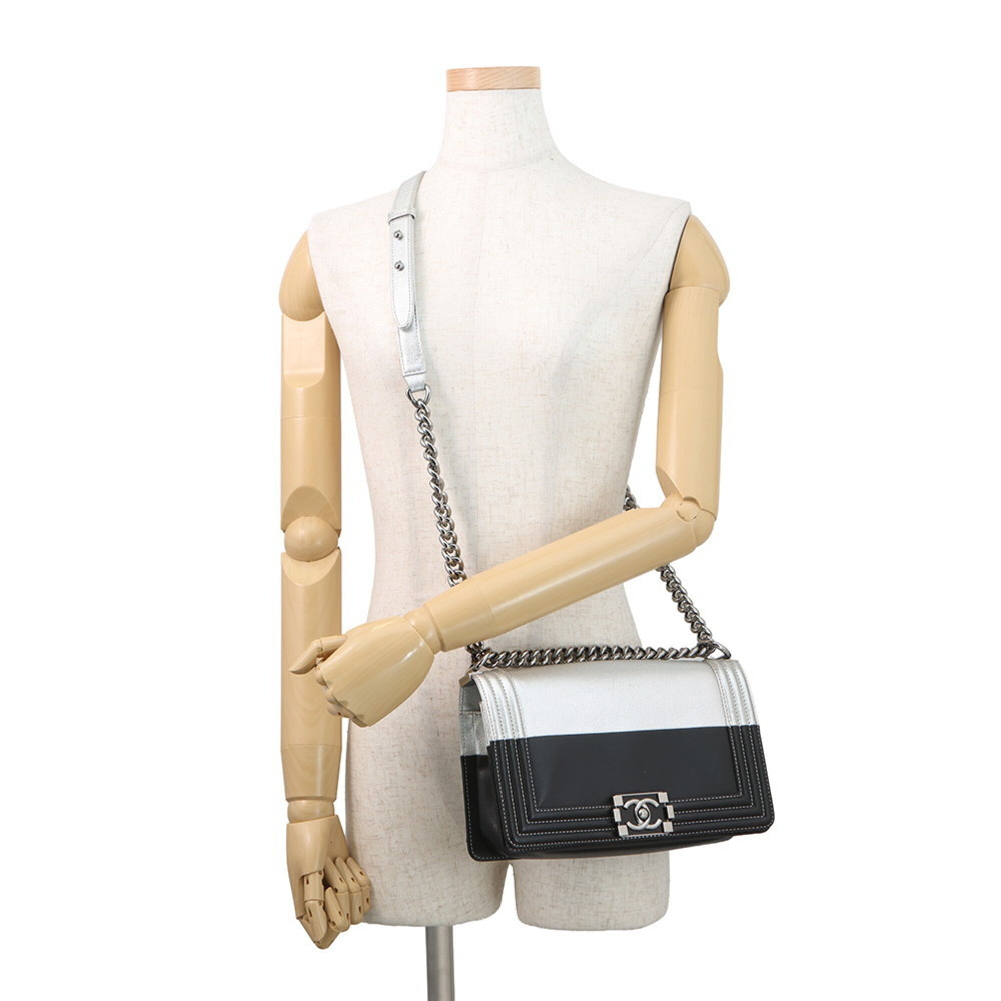 Chanel Boy Chanel Black Silver Leather Handbag Shoulder Bag (Pre-Owned)