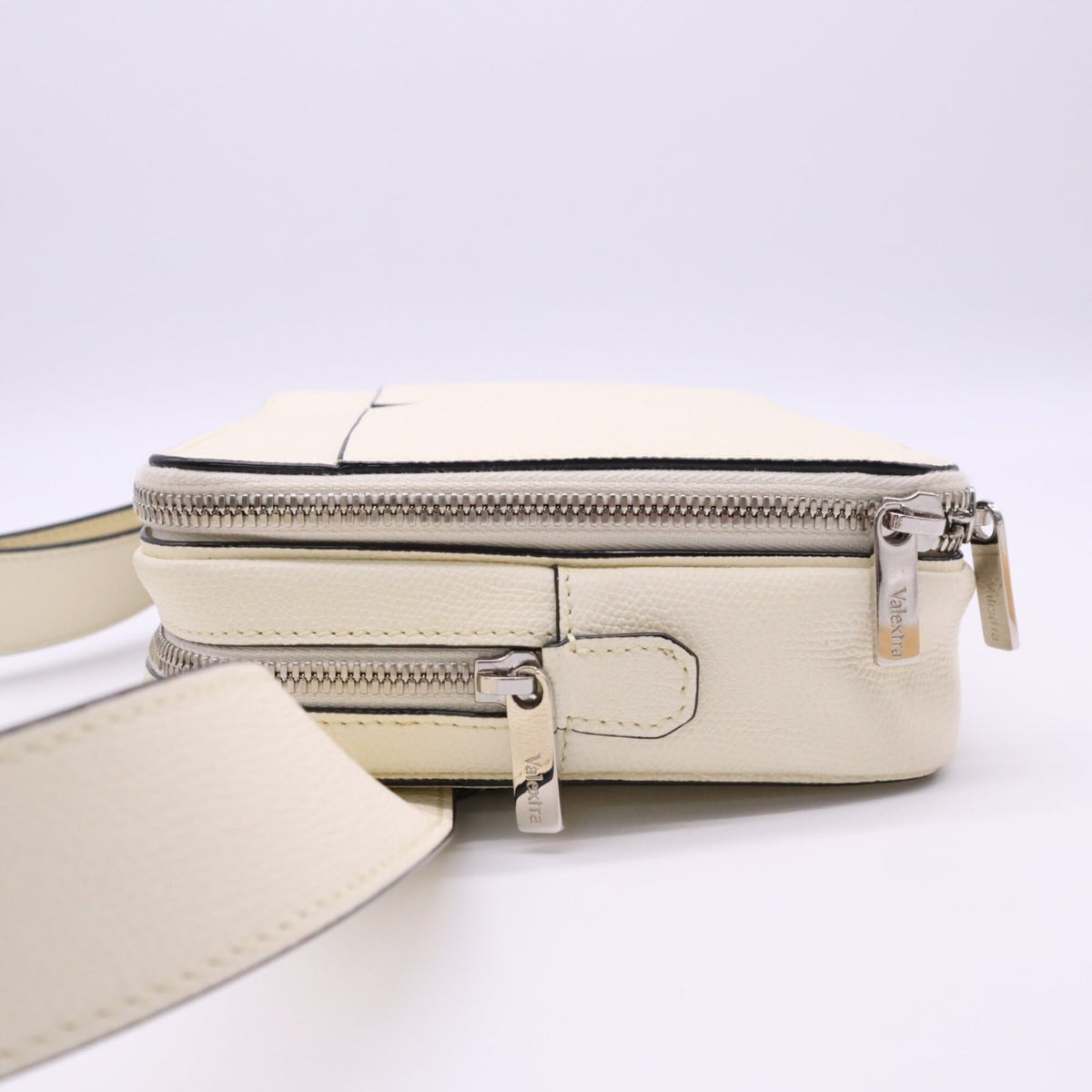 Valextra Ivory Leather Shoulder Bag (Pre-Owned)