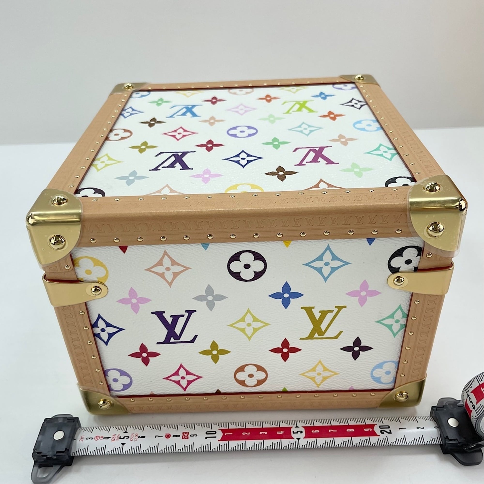 Louis Vuitton White (Pre-Owned)
