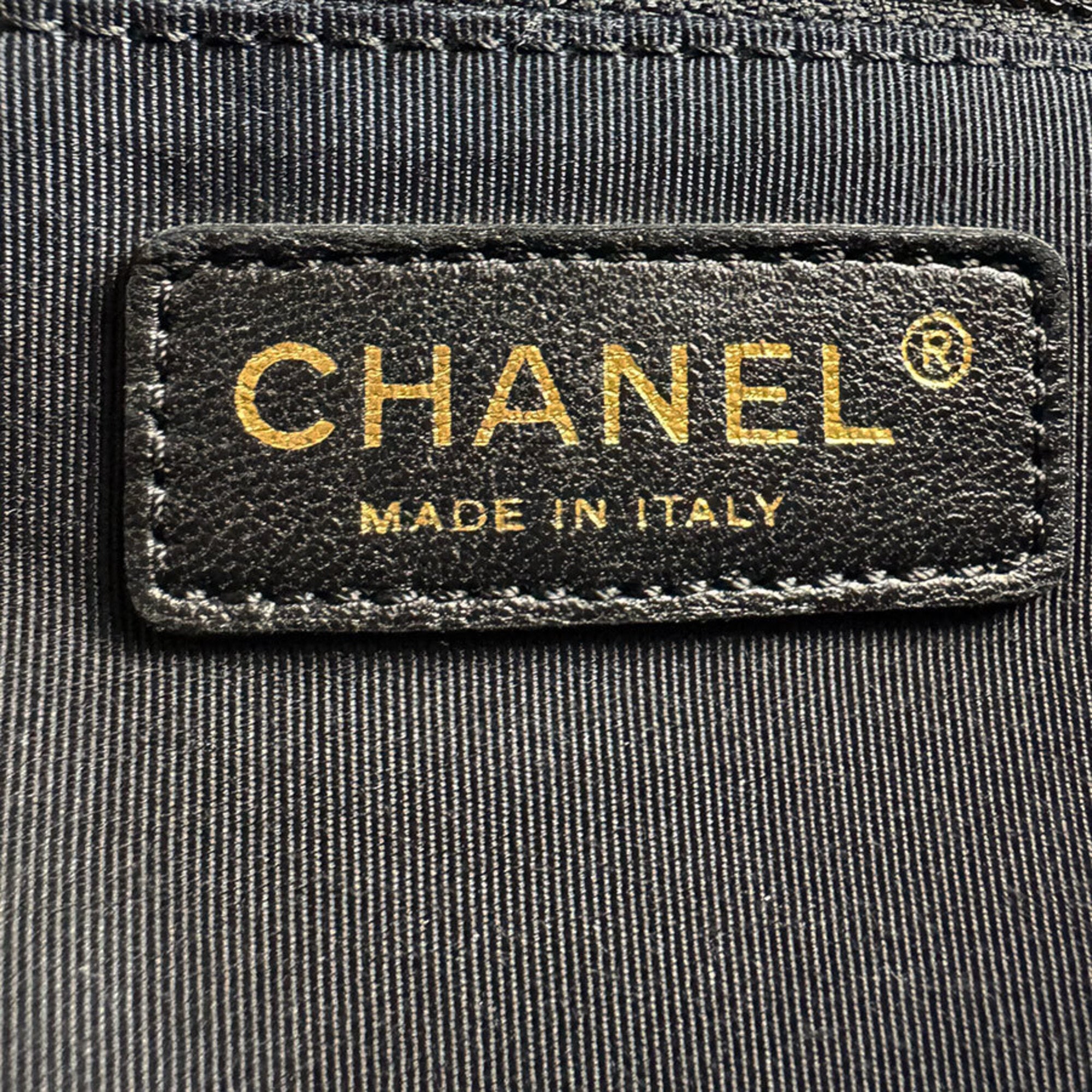 Chanel Black Grained Calfskin Handbag (Pre-Owned)