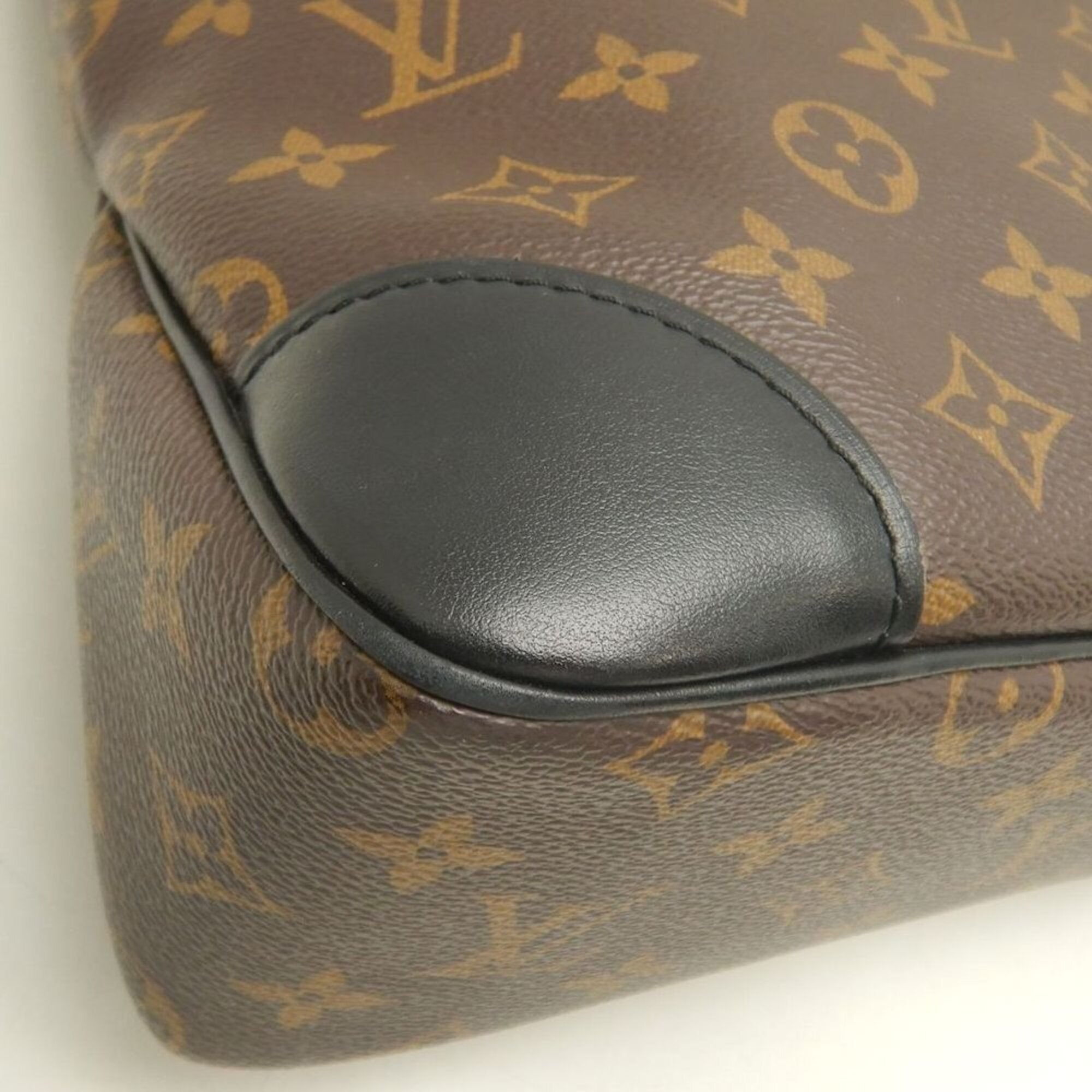 Louis Vuitton Brown Monogram Canvas Shoulder Bag (Pre-Owned)
