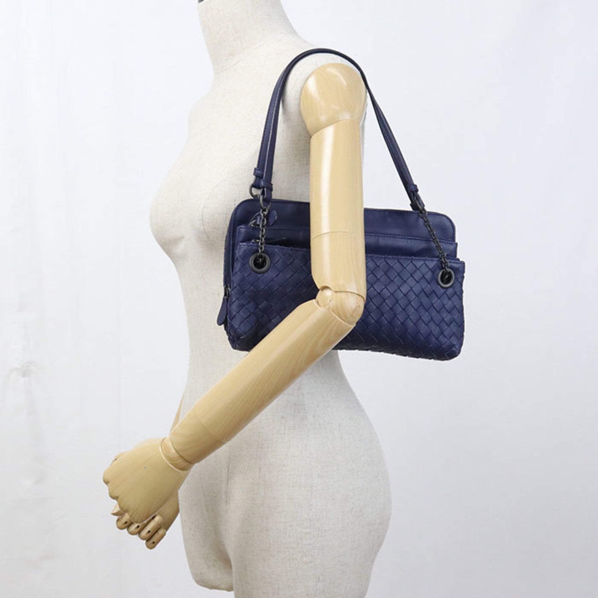 Bottega Veneta Blue Leather Handbag (Pre-Owned)