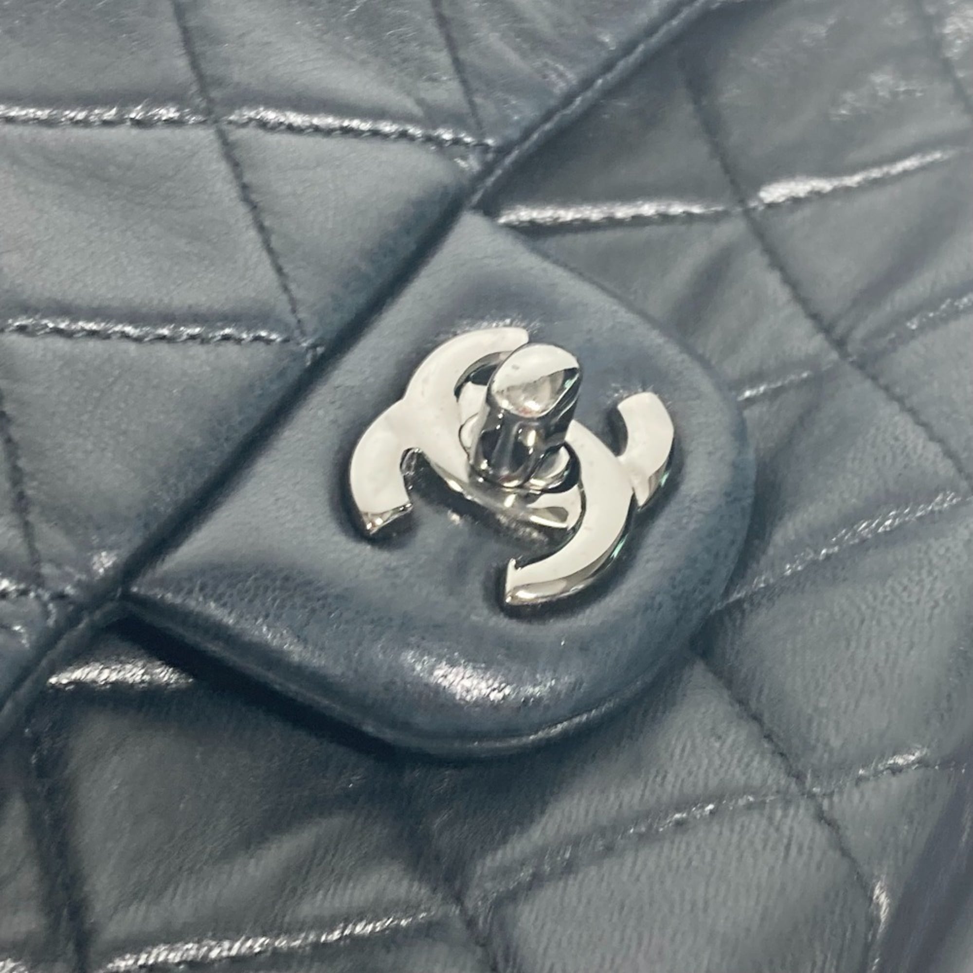 Chanel Black Leather Handbag (Pre-Owned)